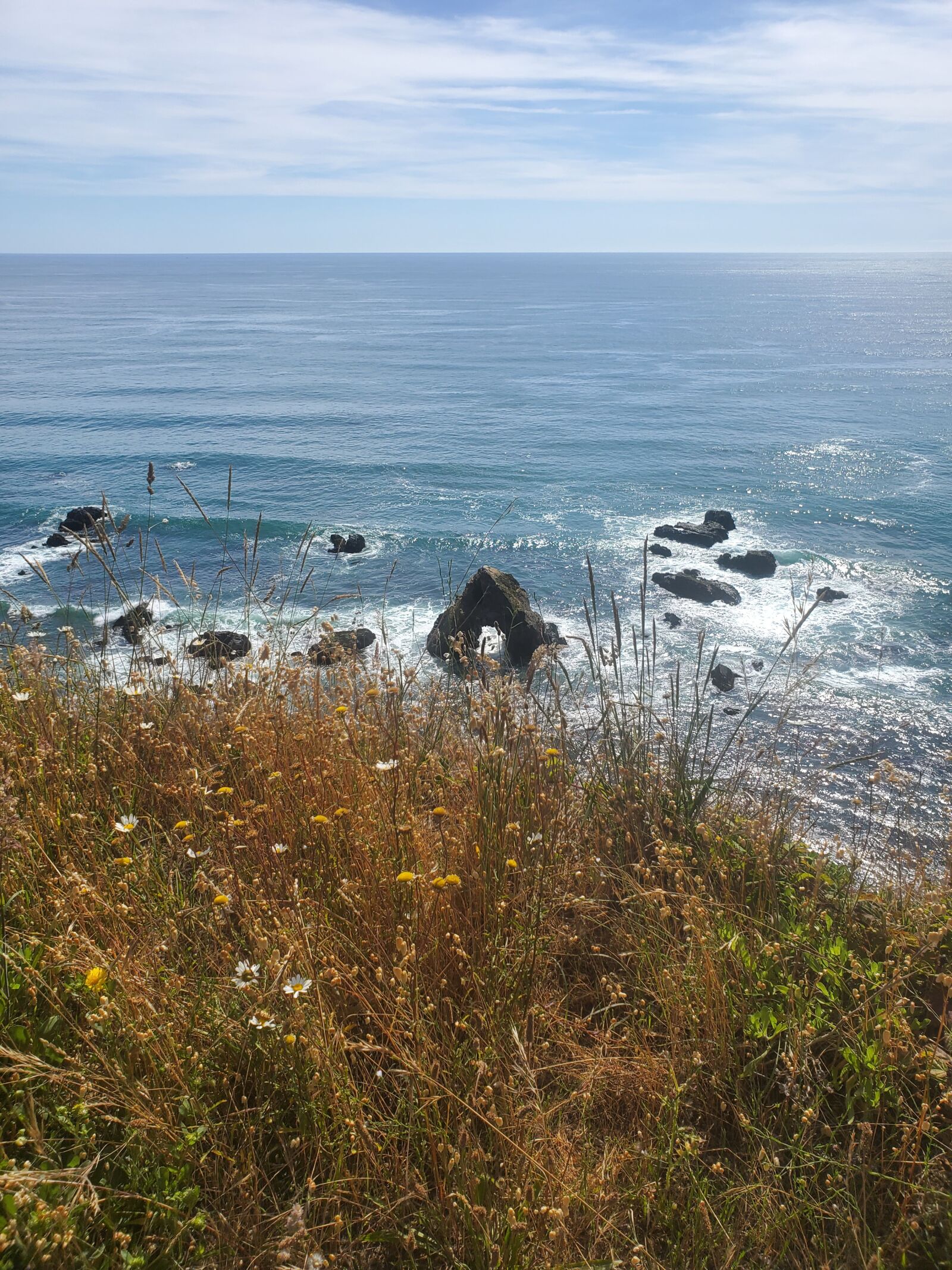 Samsung Galaxy S10 sample photo. Cliffhanger, ocean, rocks photography