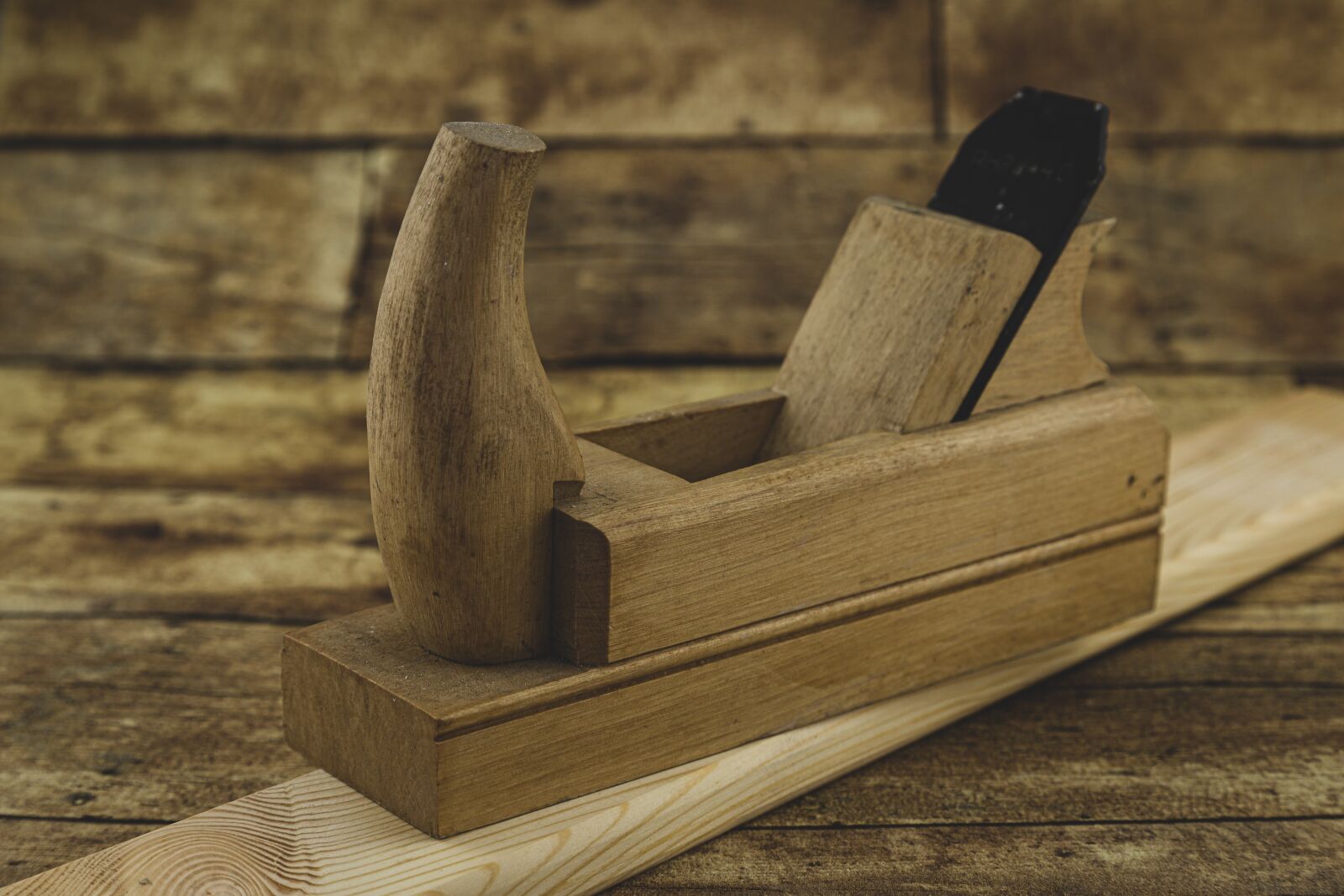 Canon EOS 6D + Canon EF 24-105mm F4L IS USM sample photo. Planer, wooden board, craft photography