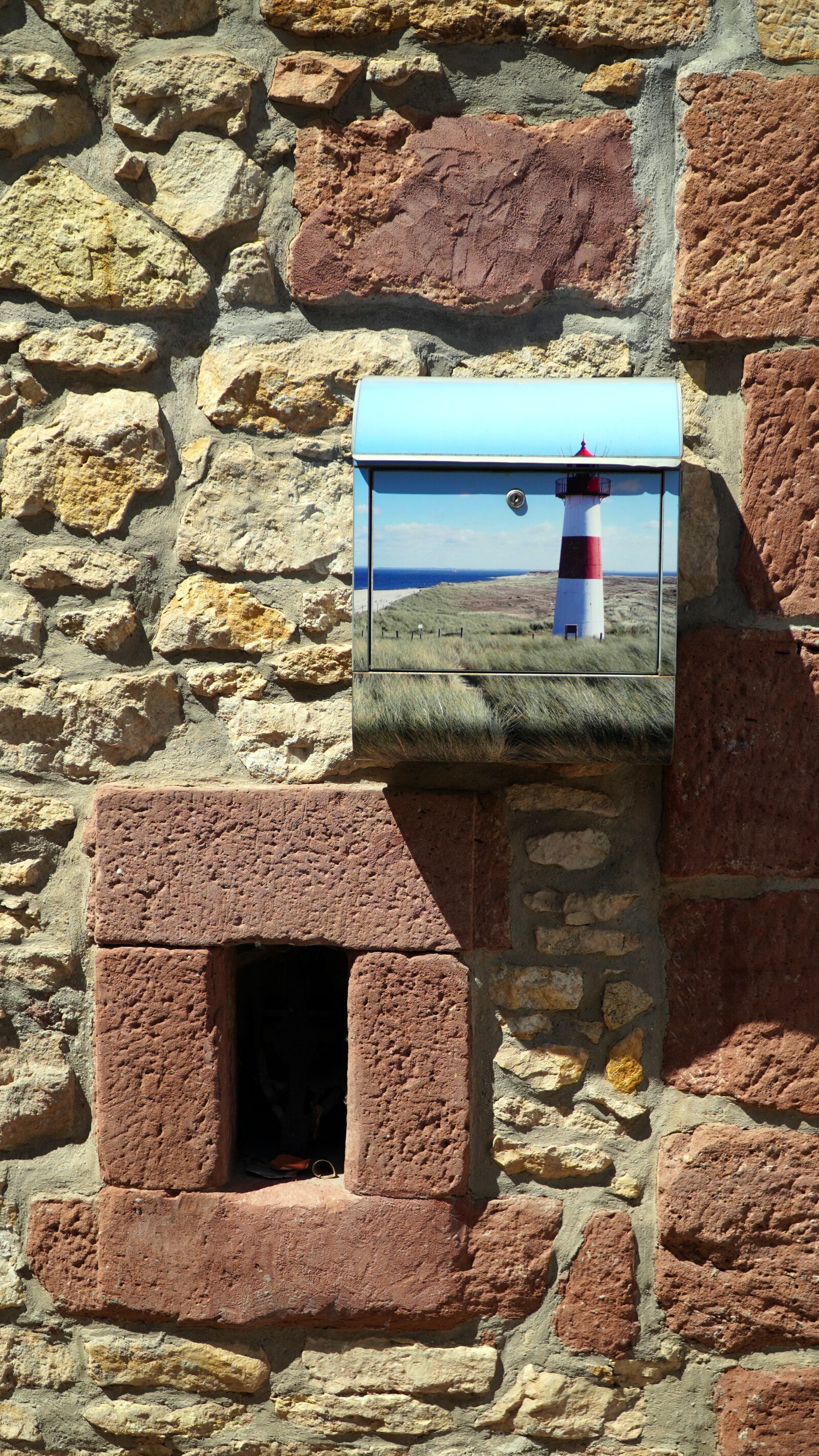 Sony E PZ 18-105mm F4 G OSS sample photo. Mailbox, wall, sand stone photography