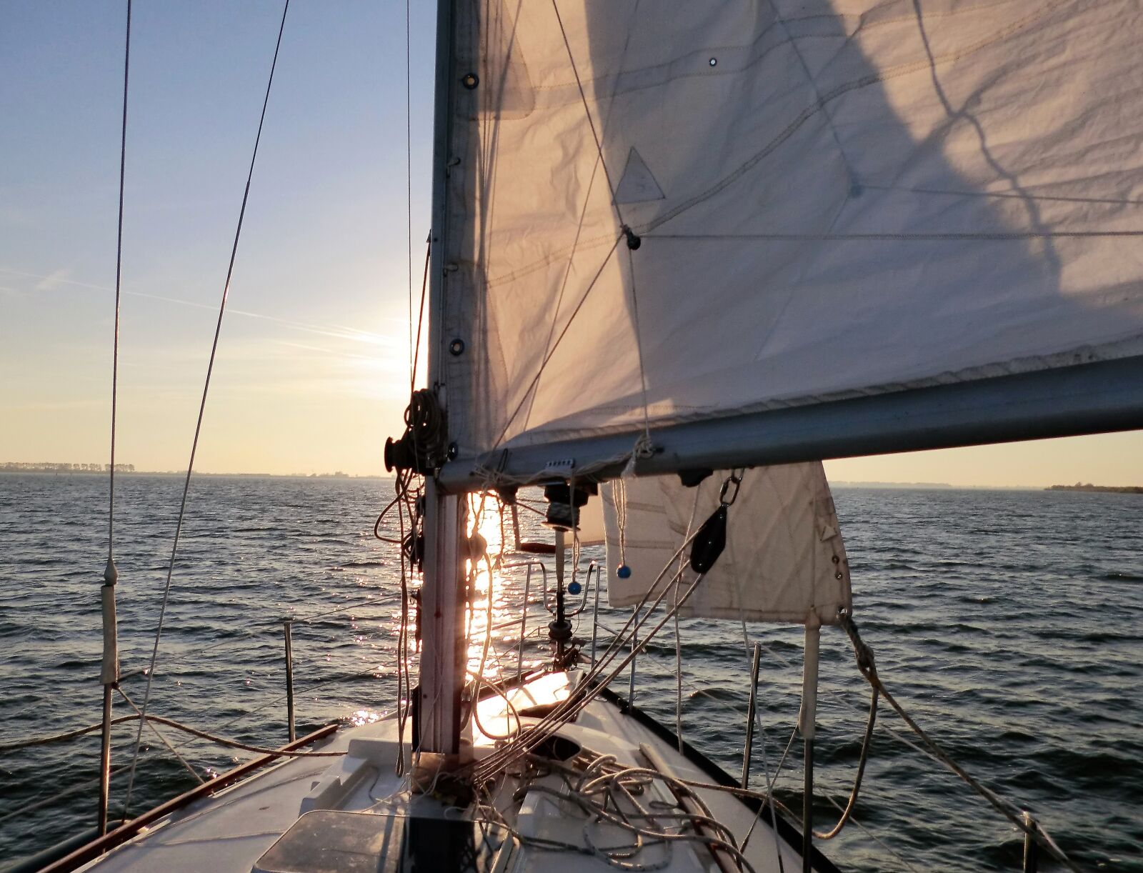 CASIO EX-Z800 sample photo. Sailing, sunset, wind photography