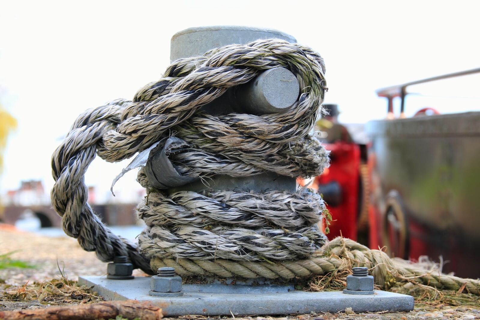 Canon EOS 70D sample photo. Bollard, rope, harness lines photography