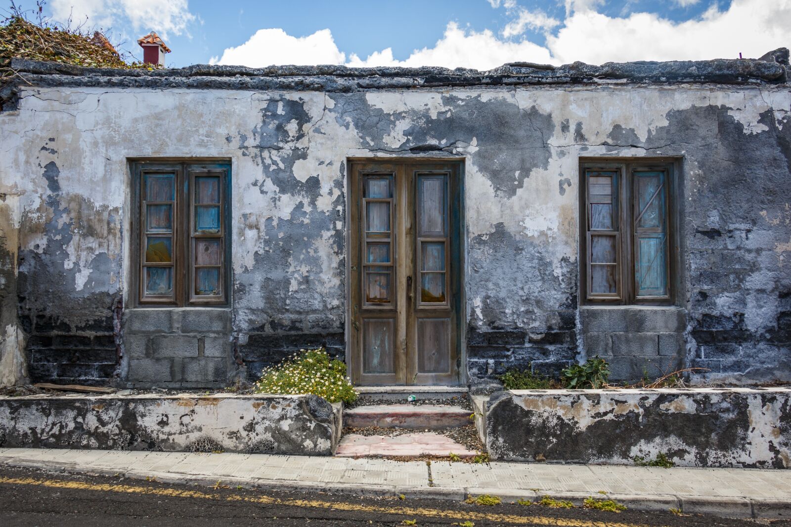 Canon EOS 70D sample photo. Old house, building, old photography