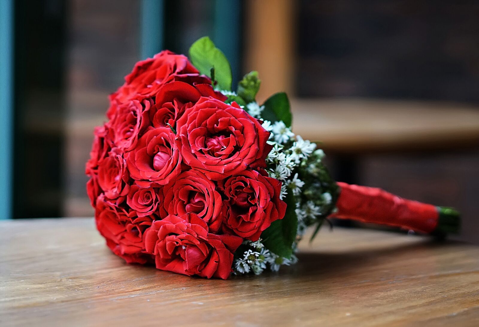 Sony a6300 sample photo. Red roses, romantic, love photography