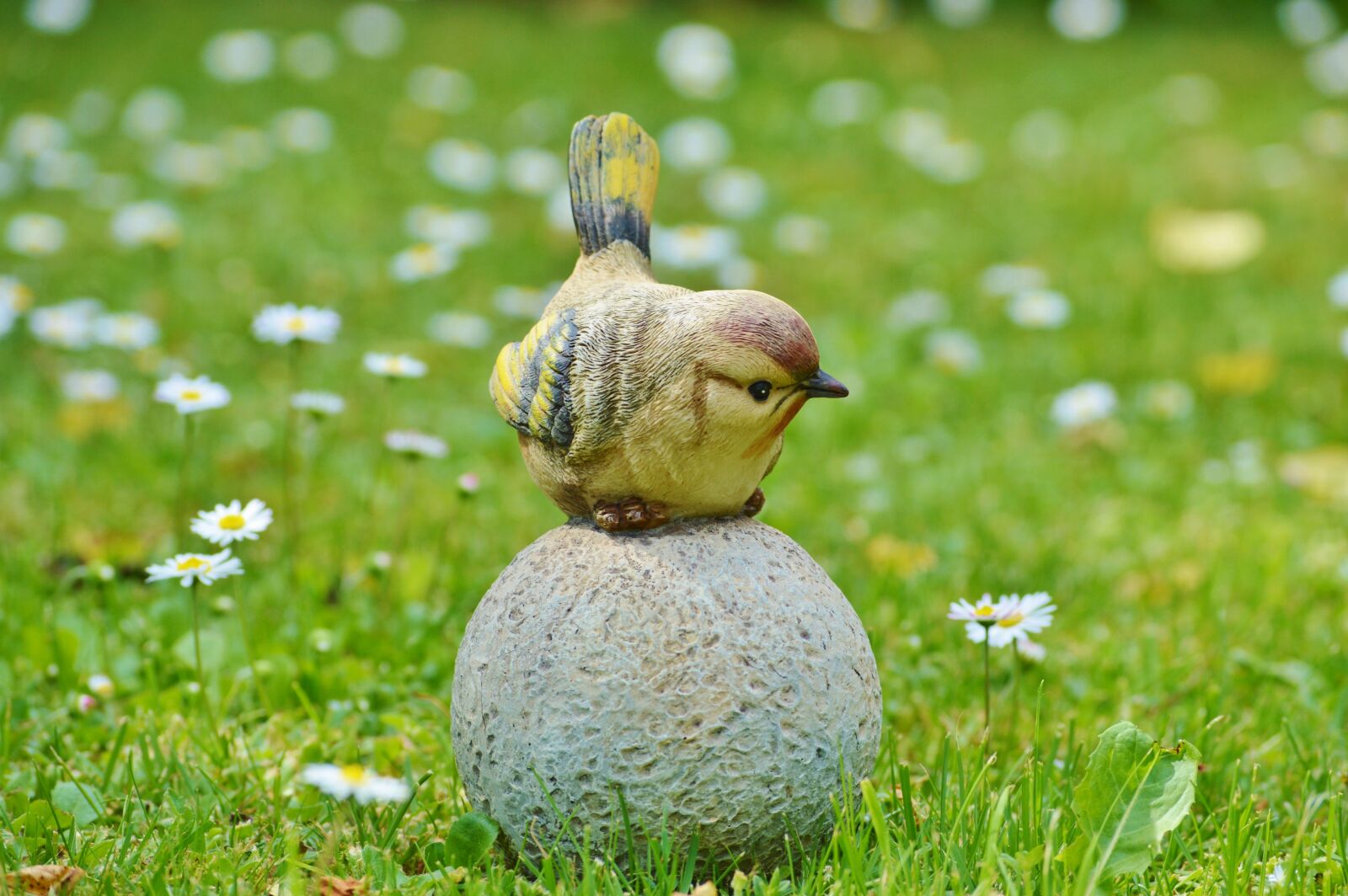 Nikon D3200 sample photo. Bird, sculpture, stone photography