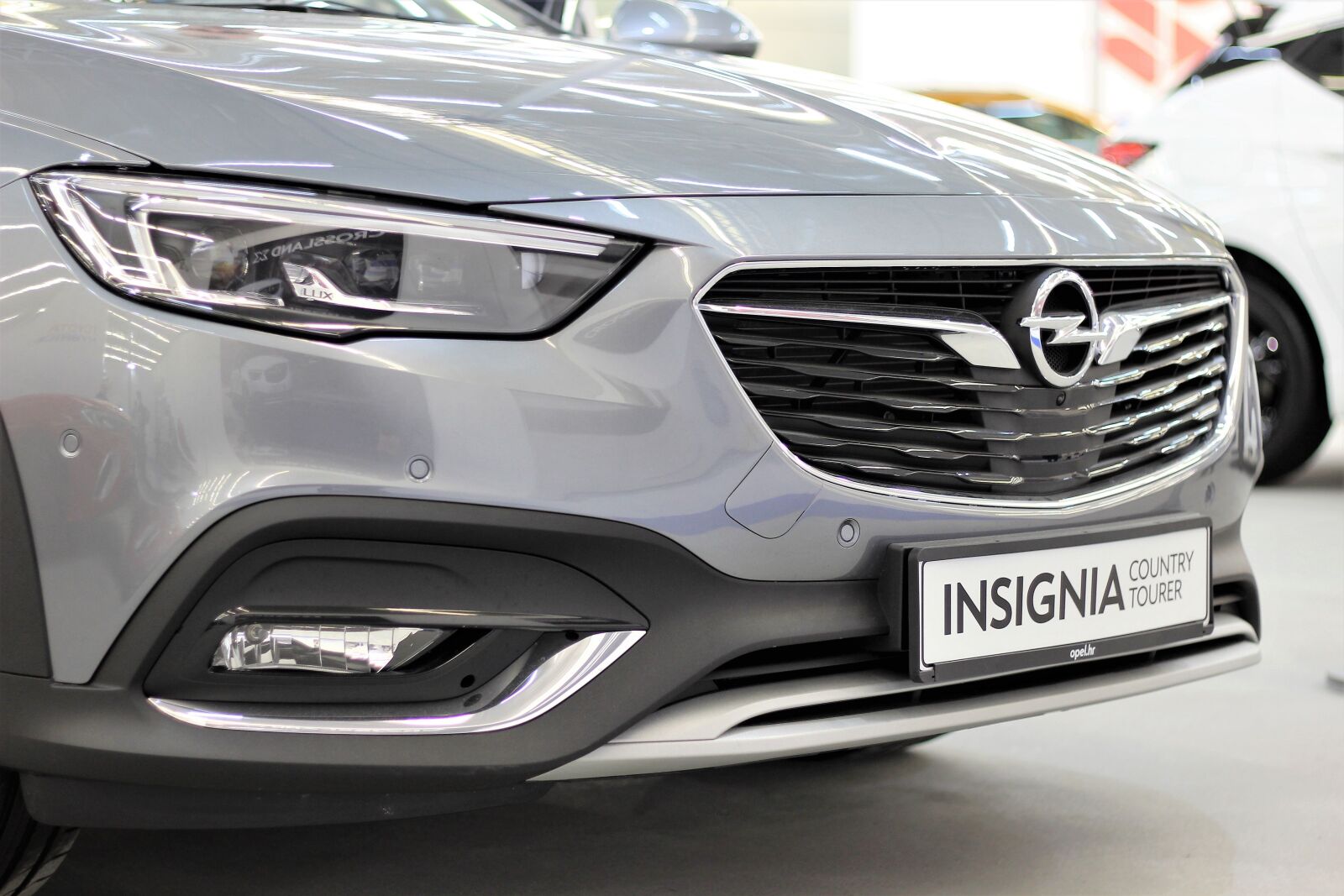 Canon EOS 600D (Rebel EOS T3i / EOS Kiss X5) + Canon EF 50mm F1.8 II sample photo. Car opel insignia, auto photography