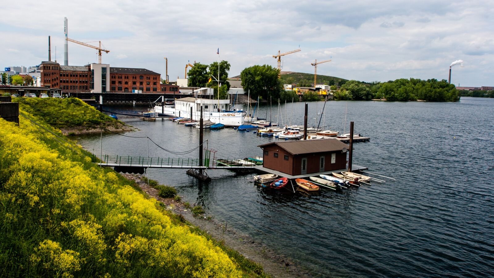 Canon EOS 400D (EOS Digital Rebel XTi / EOS Kiss Digital X) sample photo. Mannheim, old rhine, boat photography