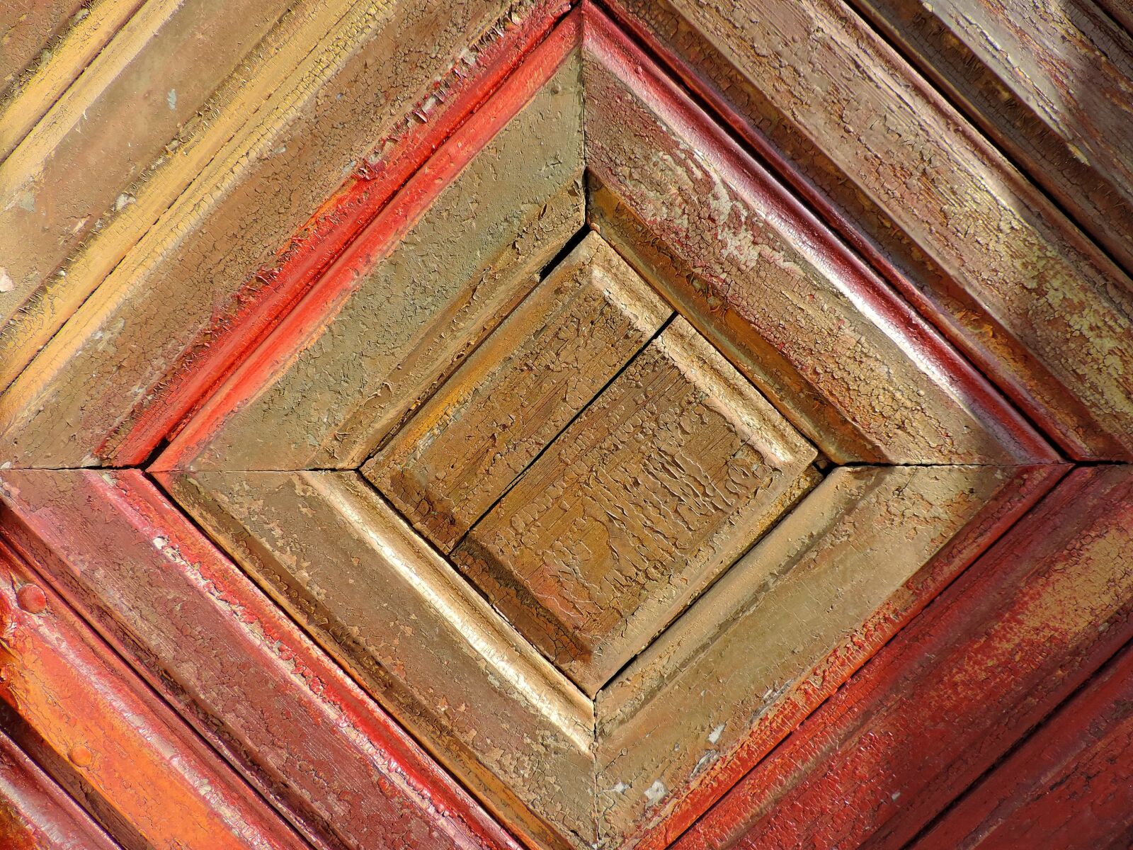 Nikon Coolpix P520 sample photo. Old, box, architecture, wood photography