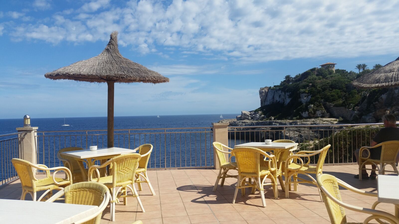 Samsung Galaxy S5 sample photo. Terrace, sea, cafe photography