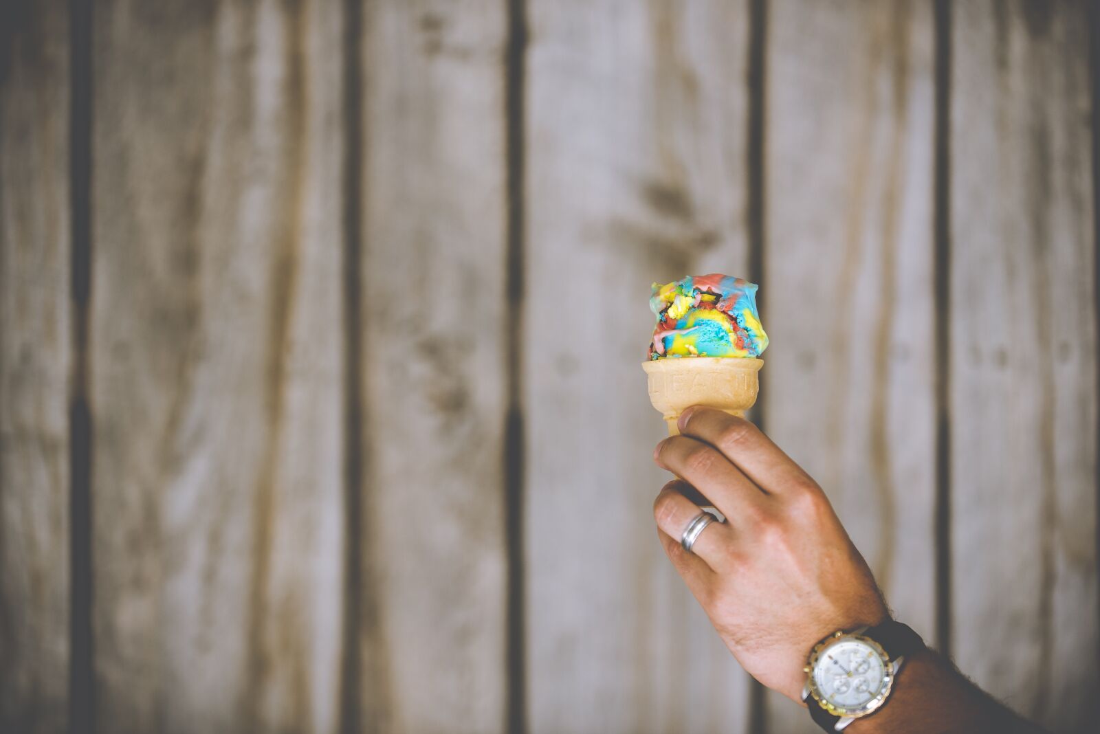 Nikon D750 sample photo. Dessert, hand, wall photography