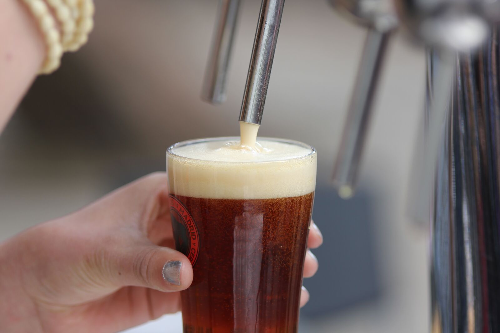 Canon EOS 550D (EOS Rebel T2i / EOS Kiss X4) sample photo. Beer, foam, cane photography