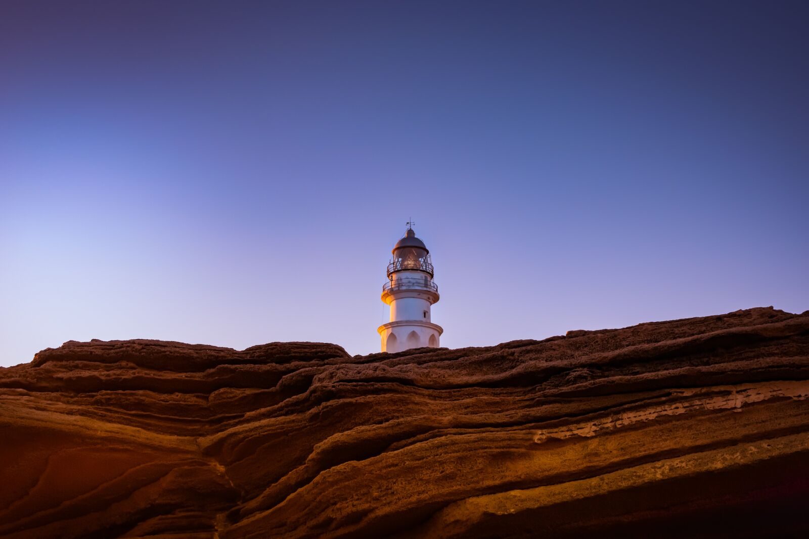 Canon EOS 750D (EOS Rebel T6i / EOS Kiss X8i) sample photo. Lighthouse, tower, rocks photography