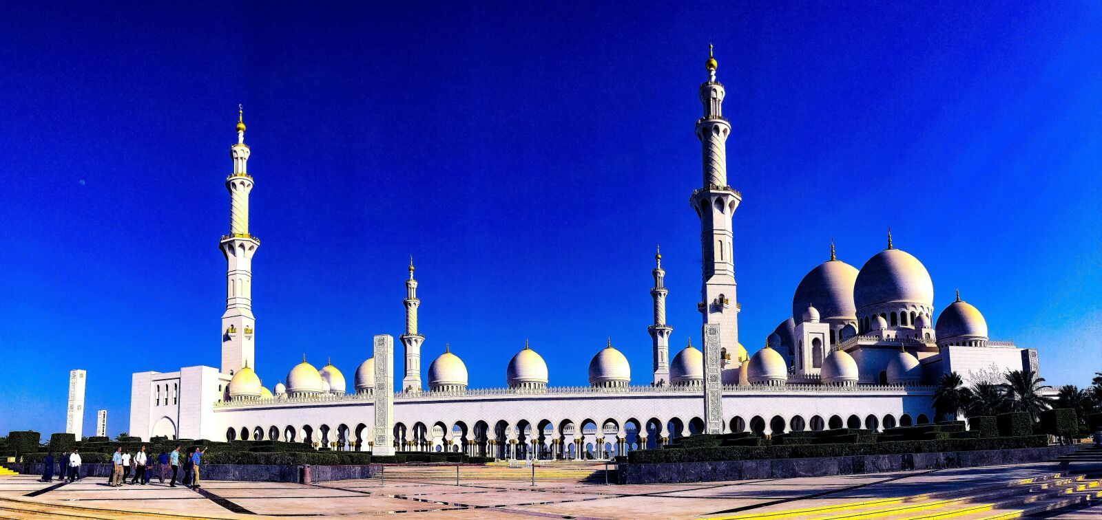 iPhone X back camera 4mm f/1.8 sample photo. Abu dhabi, grand mosque photography