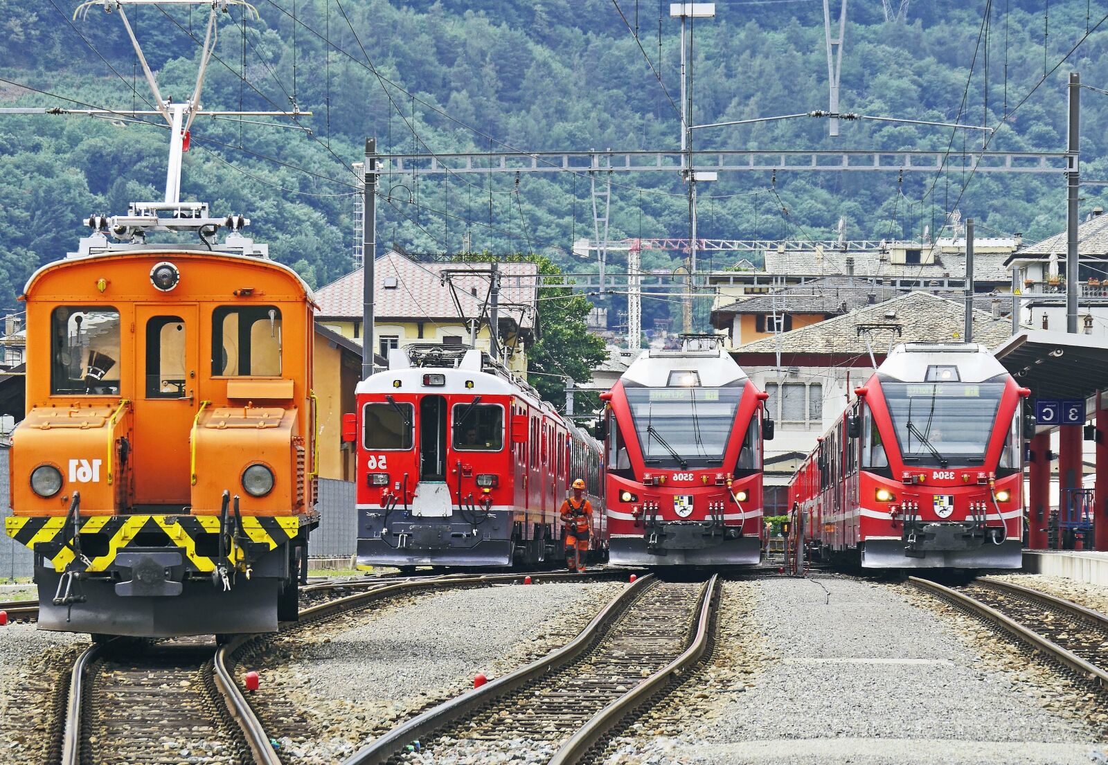 Panasonic Lumix DMC-GH3 sample photo. Locomotive, train, vehicle, station photography