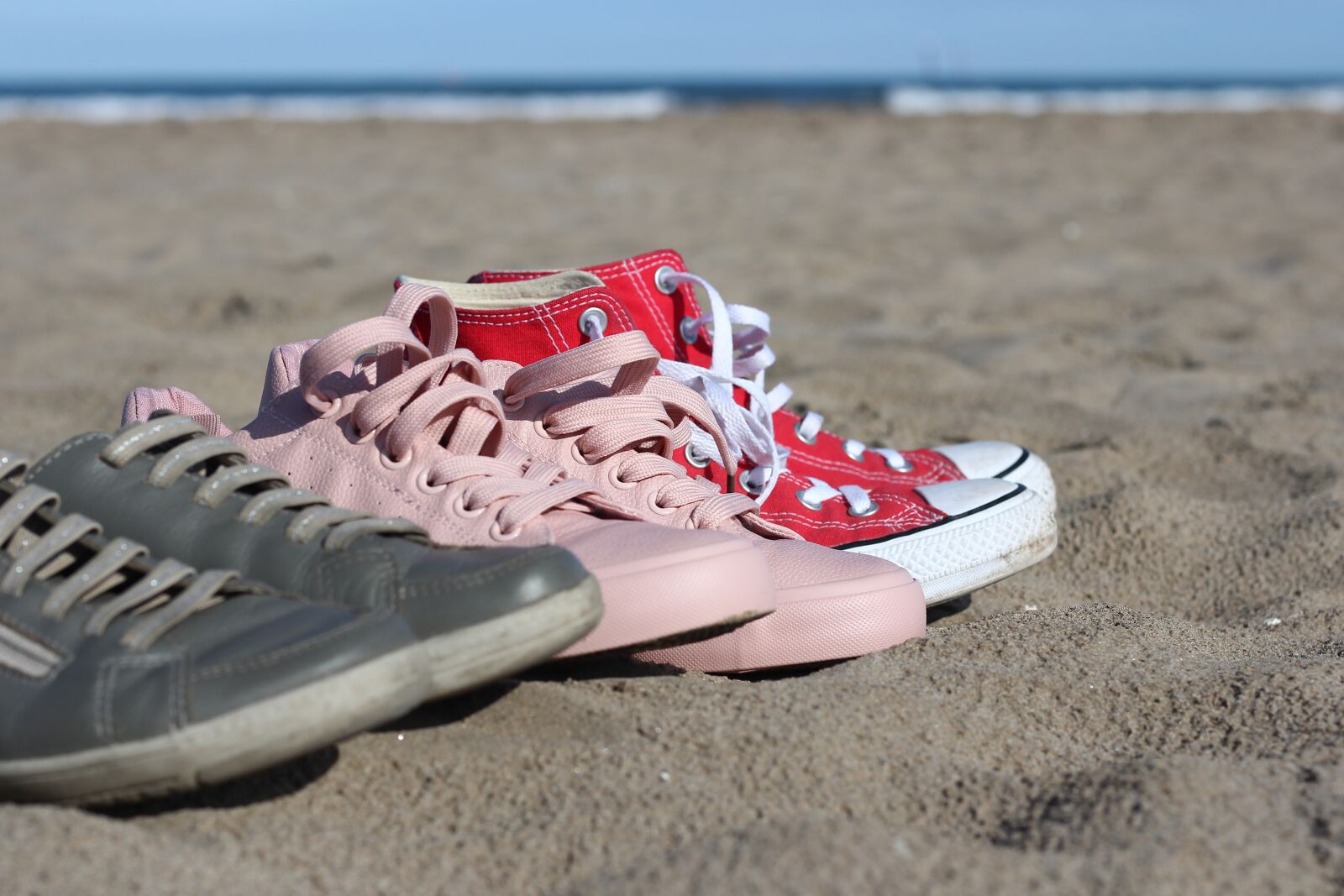 Canon EOS 60D + Canon EF 50mm F1.8 STM sample photo. Summer, shoes, style photography