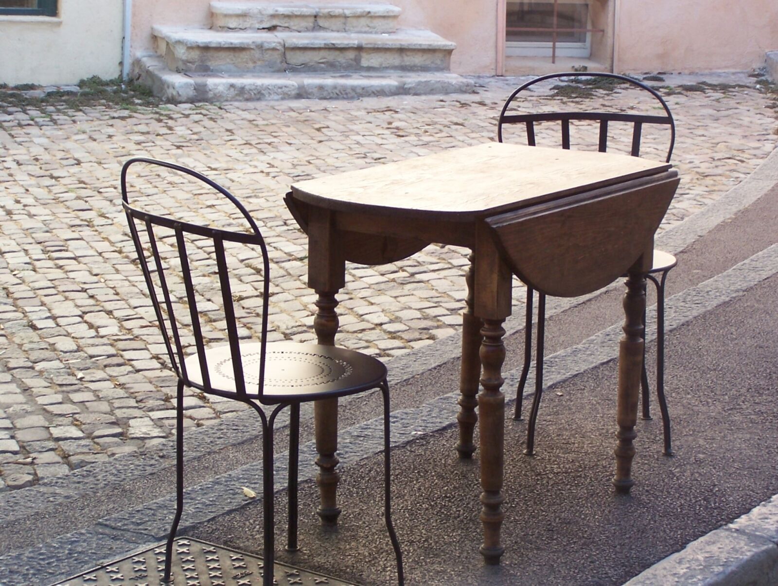 Kodak Z740 ZOOM DIGITAL CAMERA sample photo. Chair, table, road photography