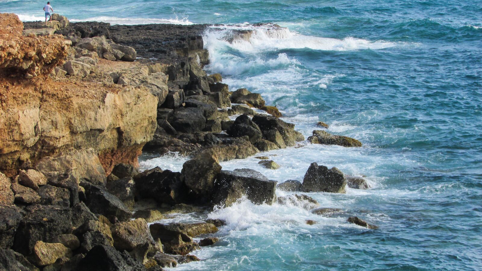 Canon PowerShot SX400 IS sample photo. Rocky coast, waves, splashing photography