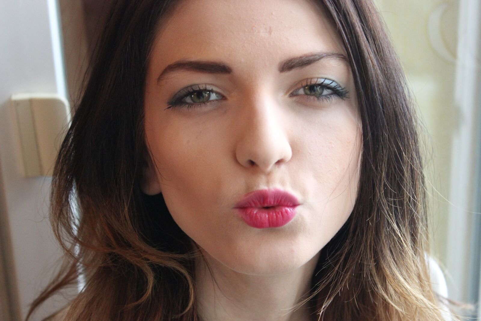 Canon EOS 600D (Rebel EOS T3i / EOS Kiss X5) sample photo. Girl, makeup, lips photography