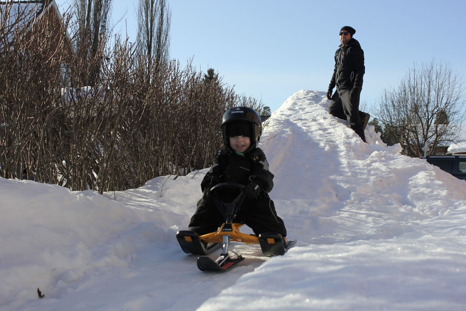 Canon EOS 550D (EOS Rebel T2i / EOS Kiss X4) sample photo. Sledding, children, backe photography