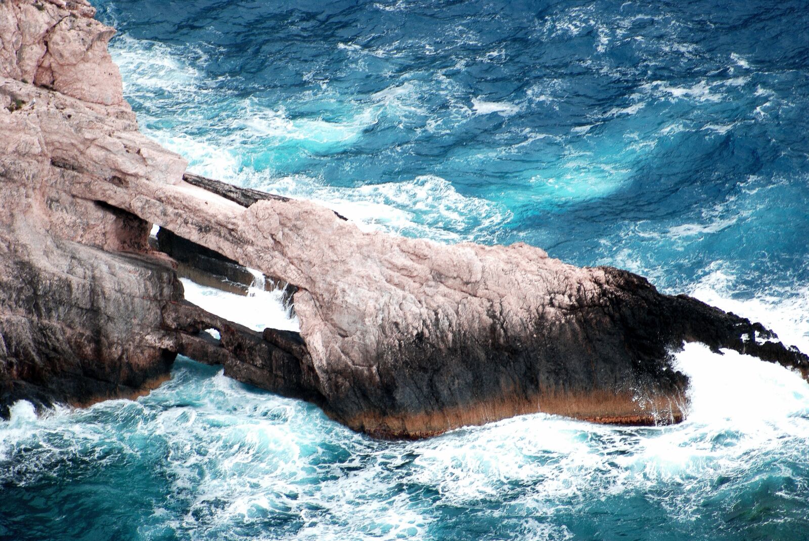 Nikon D40X sample photo. Wave, rocks, holidays photography