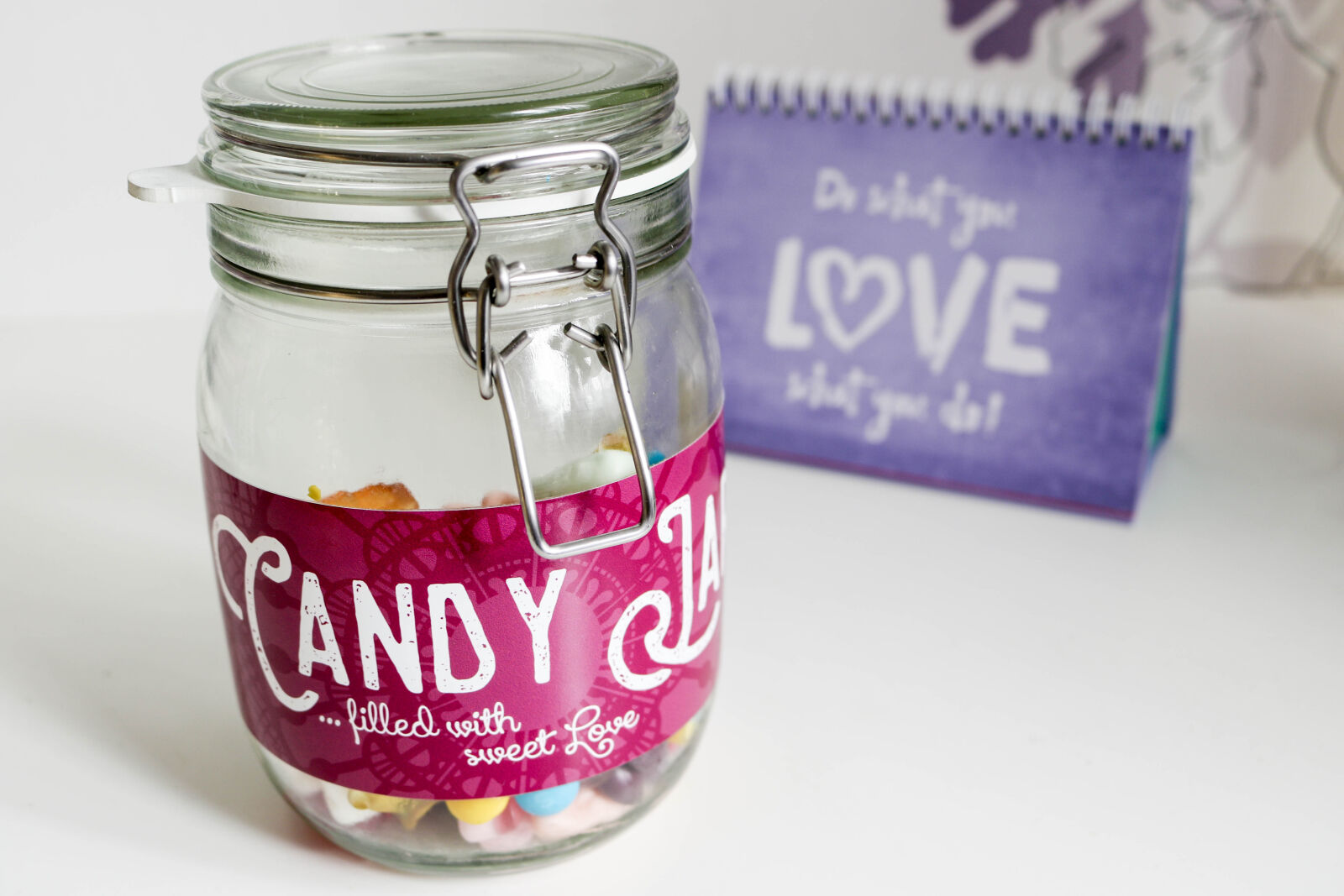 Canon EOS 7D Mark II + Canon EF-S 18-55mm F3.5-5.6 IS STM sample photo. Candy, jar, love, pink photography