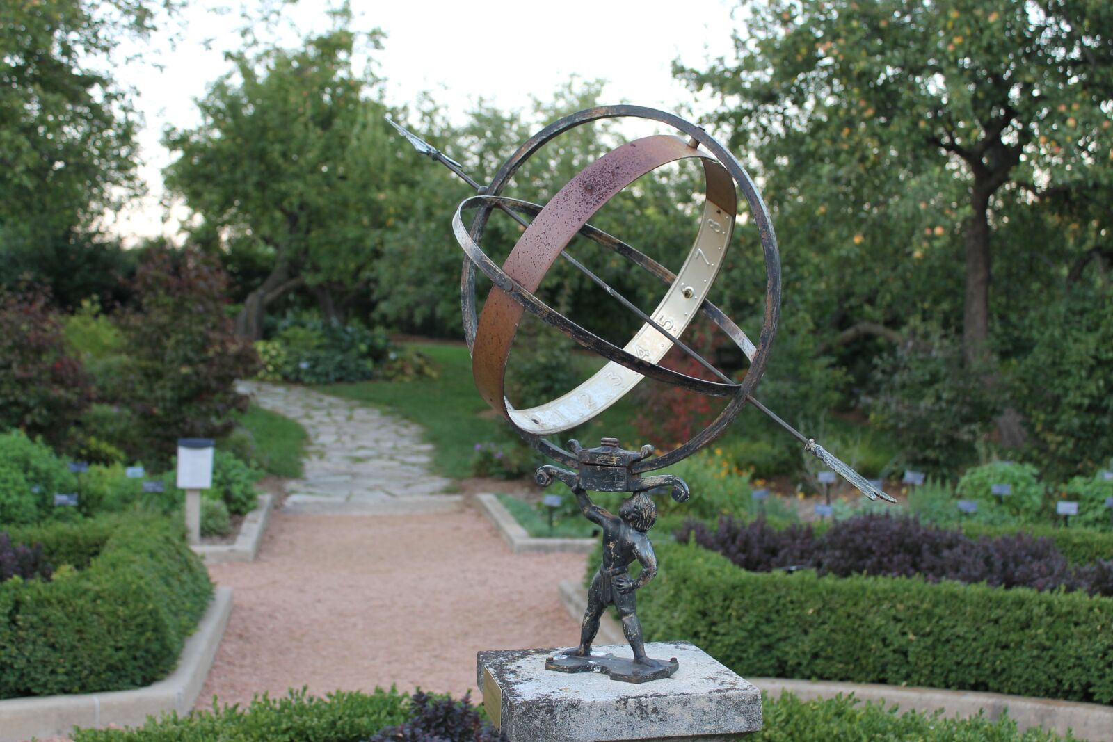 Canon EOS 1100D (EOS Rebel T3 / EOS Kiss X50) sample photo. Sundial, decoration, garden photography