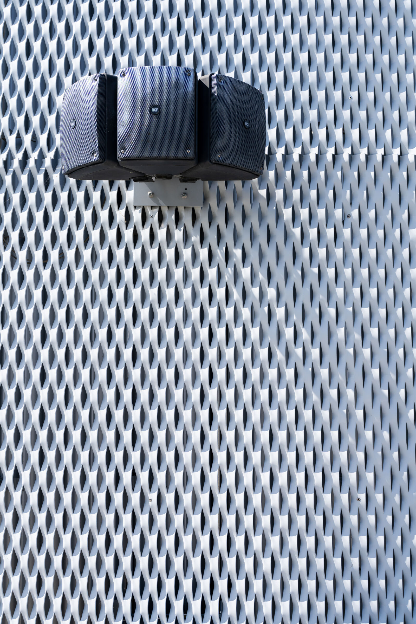 Sony FE PZ 16-35mm F4 G sample photo. Speaker wall photography