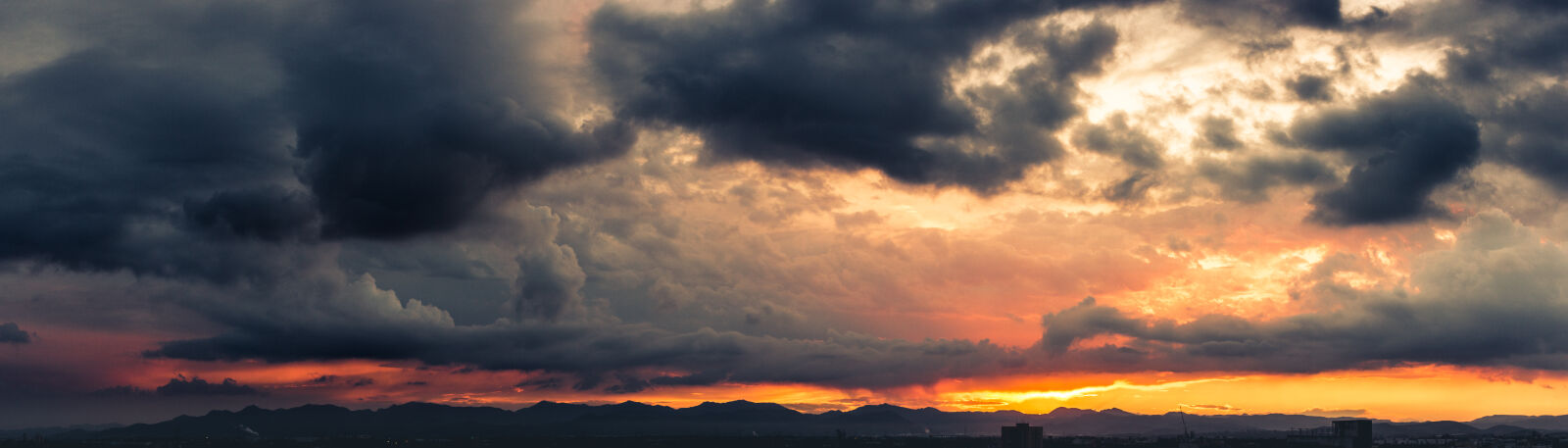 Canon EOS 650D (EOS Rebel T4i / EOS Kiss X6i) + Canon EF 40mm F2.8 STM sample photo. Clouds, dark, clouds, landscape photography