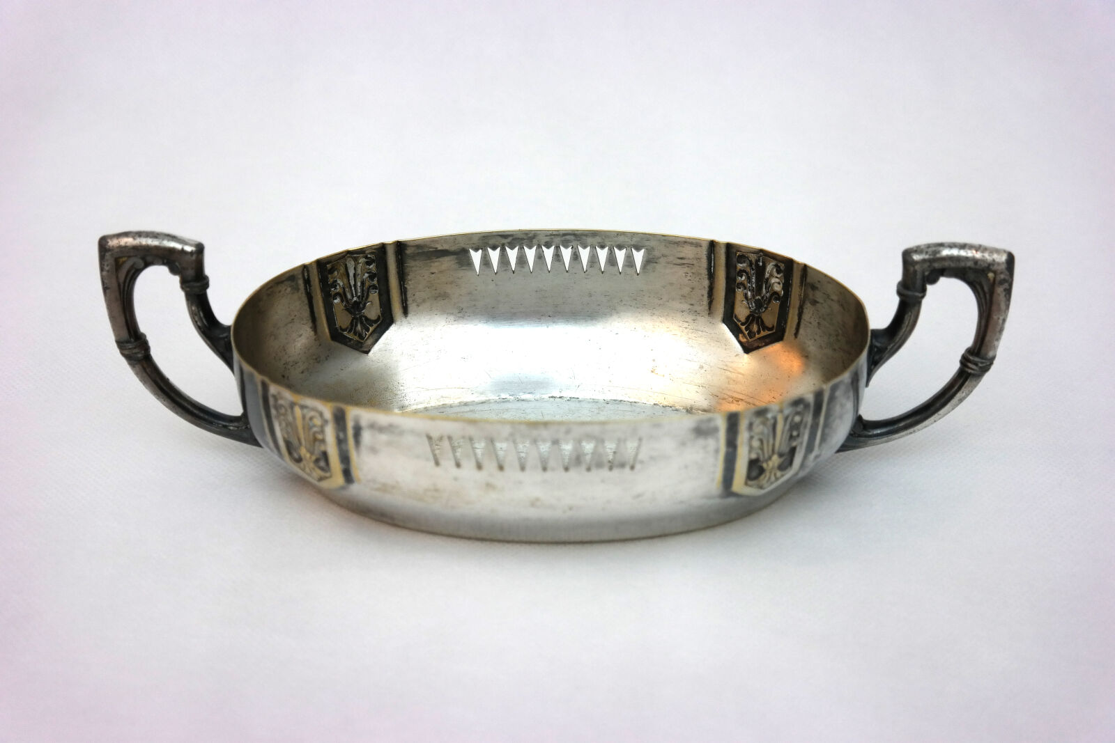 Samsung NX300 sample photo. Antique, silver photography