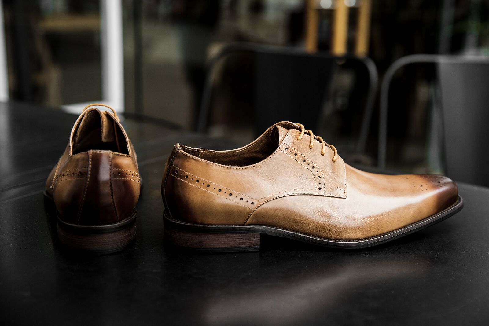 Canon EF 24-70mm F2.8L II USM sample photo. Shoes men, shoe, shine photography