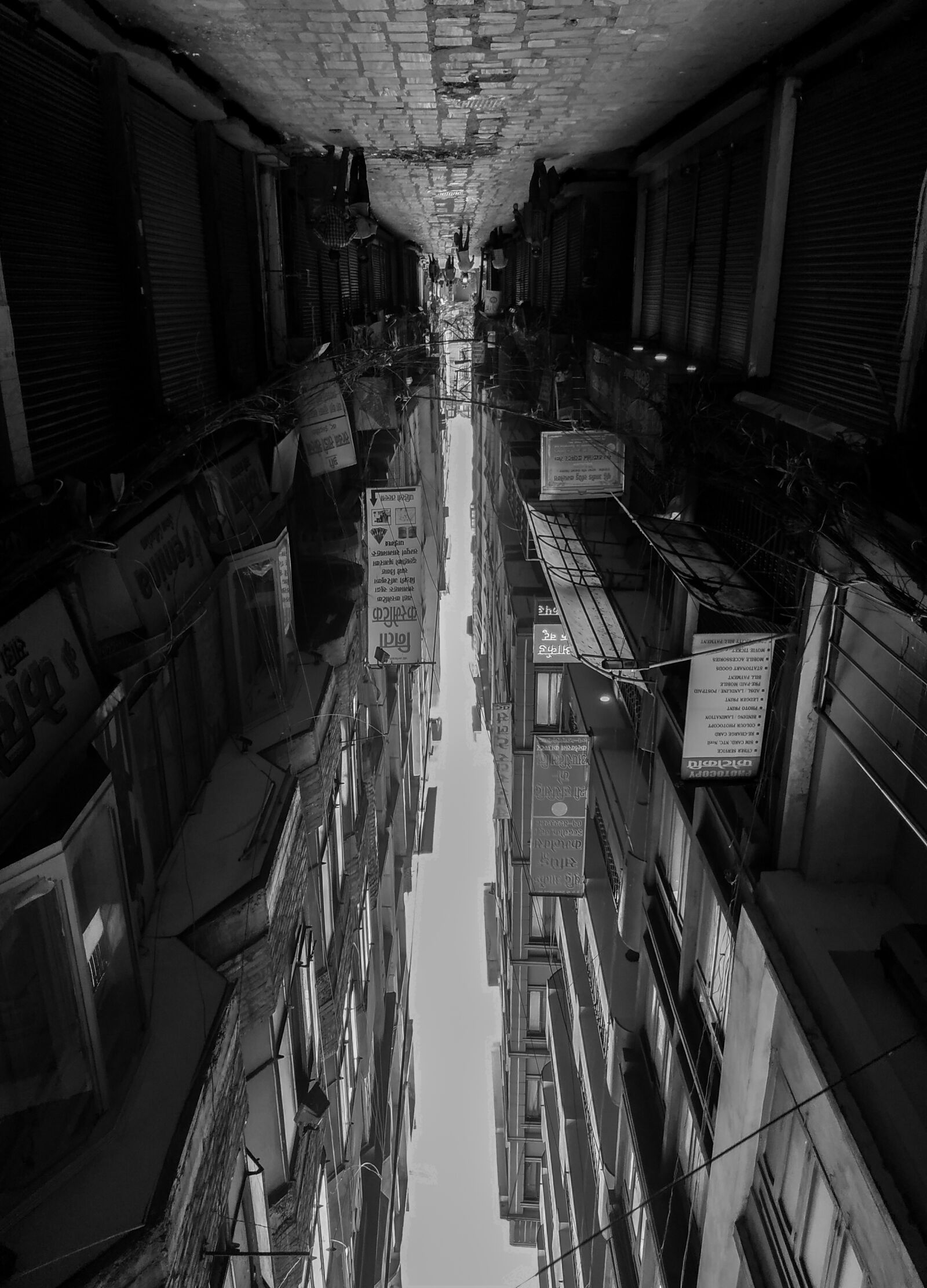 Xiaomi Redmi Note 5 sample photo. Monochrome, blackandwhite, street photography