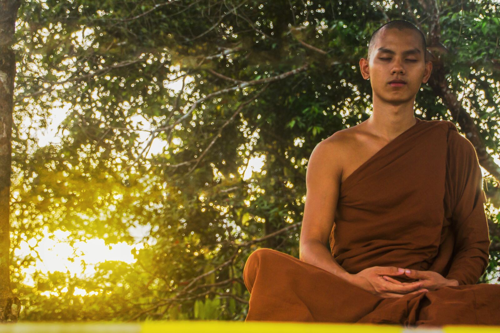 Canon EOS 1100D (EOS Rebel T3 / EOS Kiss X50) sample photo. Meditate, theravada buddhism, monk photography
