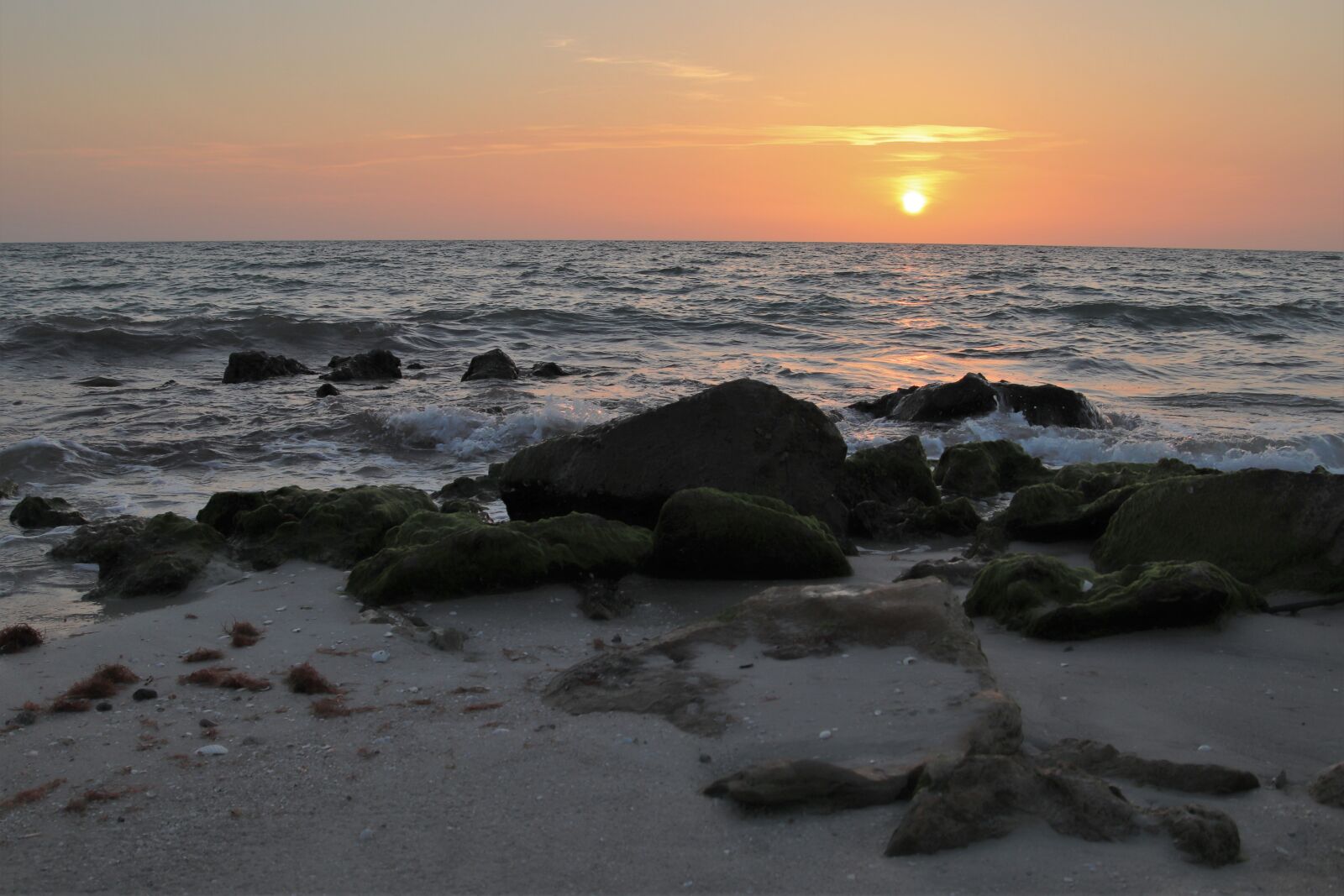 Canon EOS 800D (EOS Rebel T7i / EOS Kiss X9i) sample photo. Sunset, naples, beach photography
