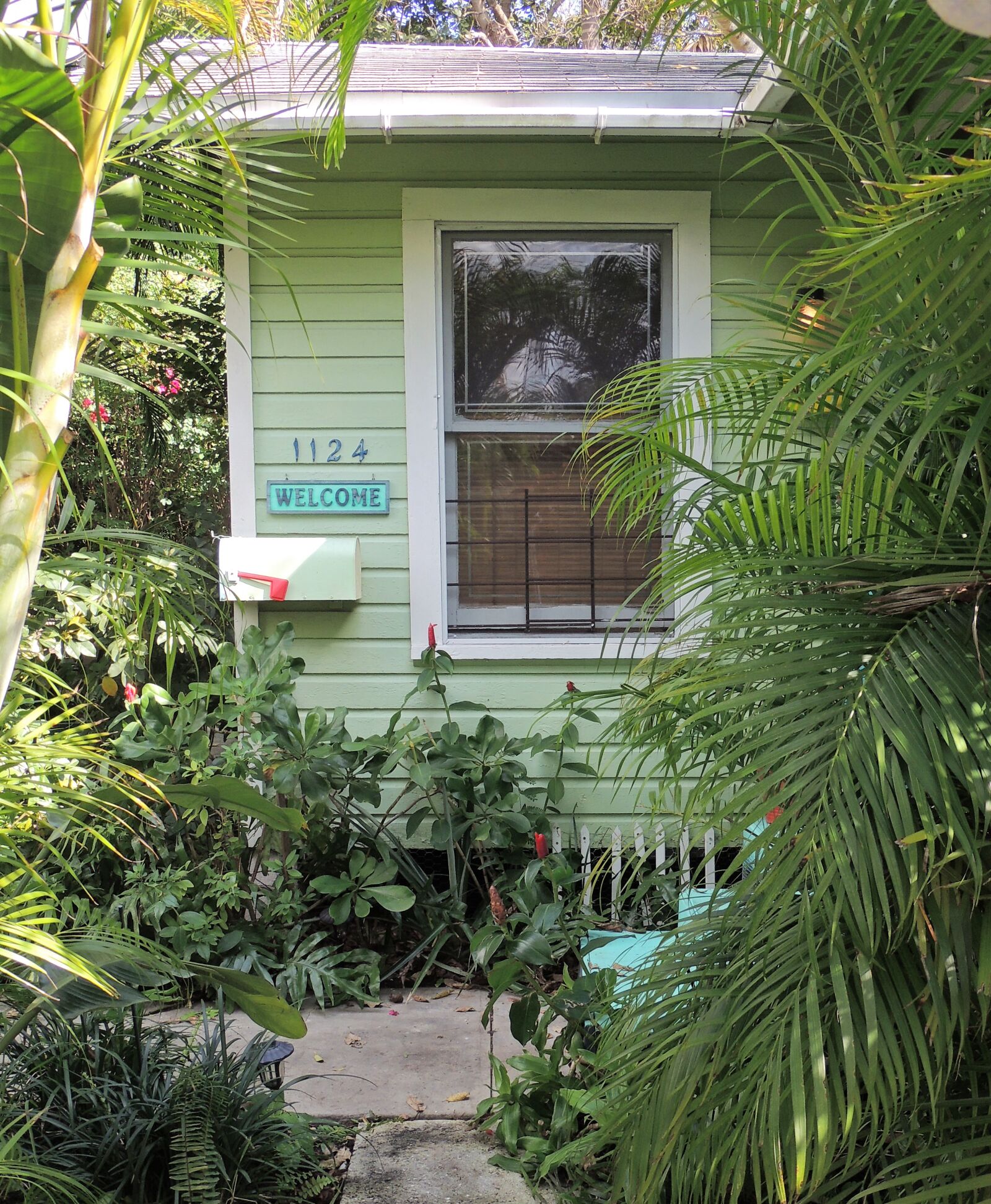 Nikon Coolpix P510 sample photo. Foliage, green, green, architecture photography