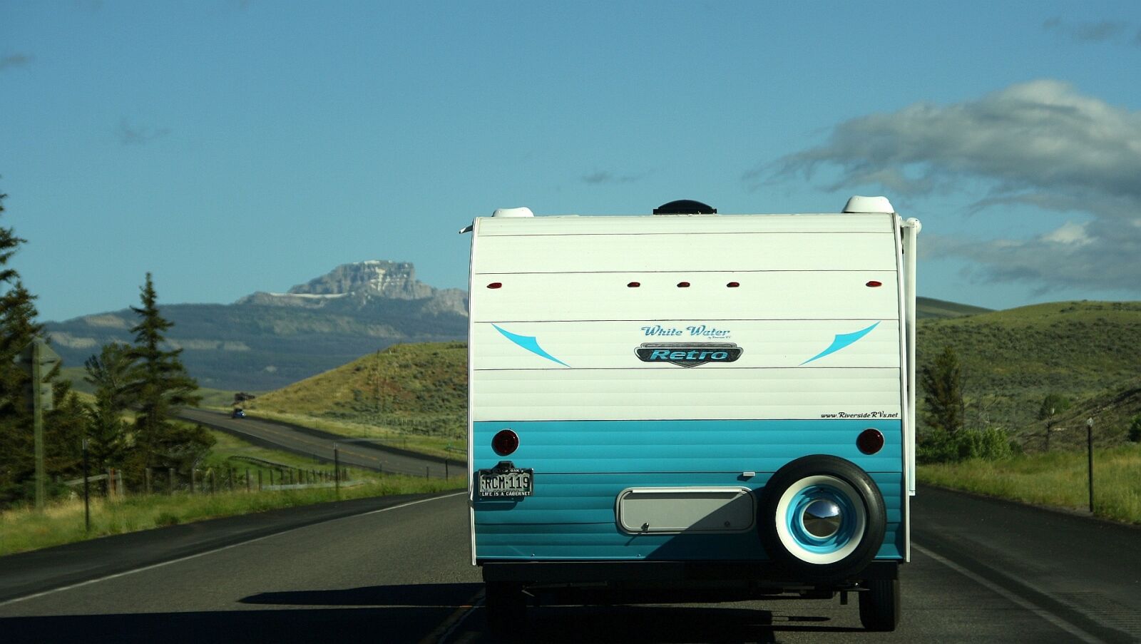 Canon EOS 1000D (EOS Digital Rebel XS / EOS Kiss F) sample photo. Usa, camper, classic photography