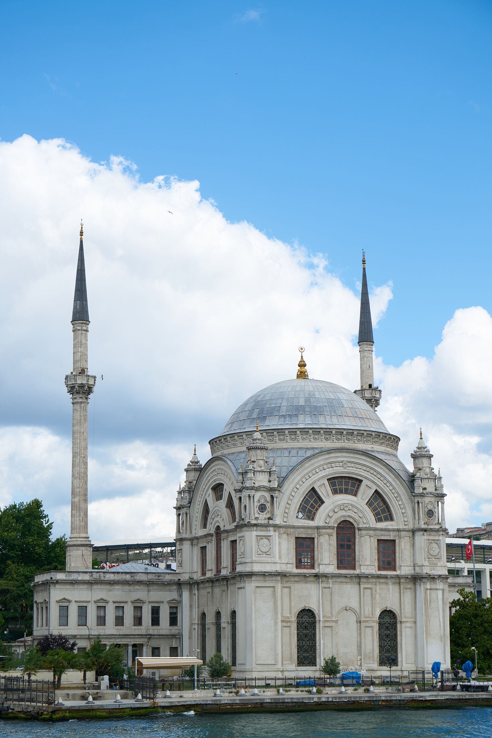 Sony a7R II + Sony Vario Tessar T* FE 24-70mm F4 ZA OSS sample photo. Cami, minaret, turkey photography