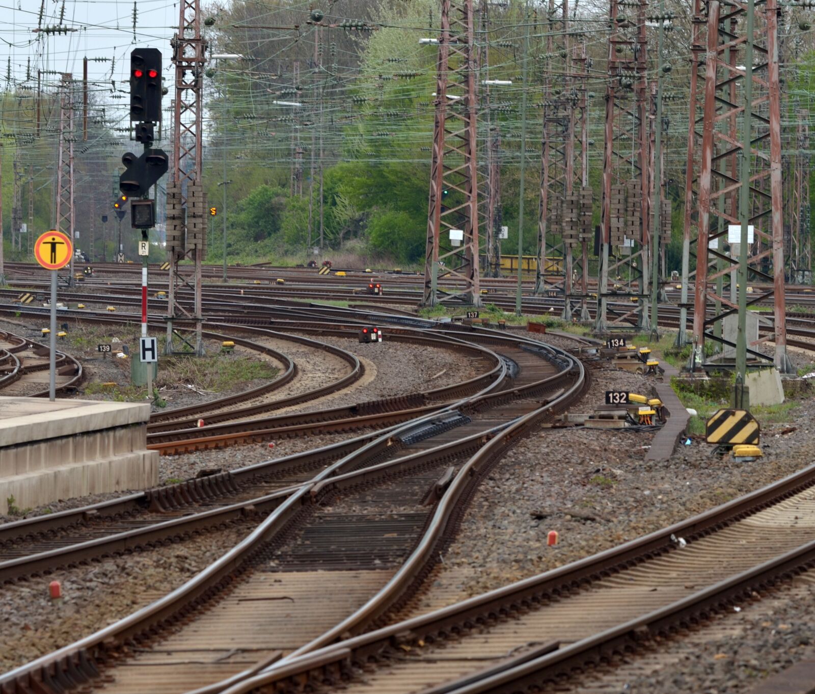 Nikon D7000 sample photo. Railway station, gleise, rails photography