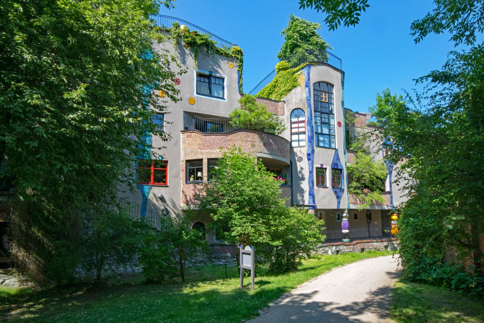 Nikon D5300 sample photo. Hundertwasser house, bad soden photography