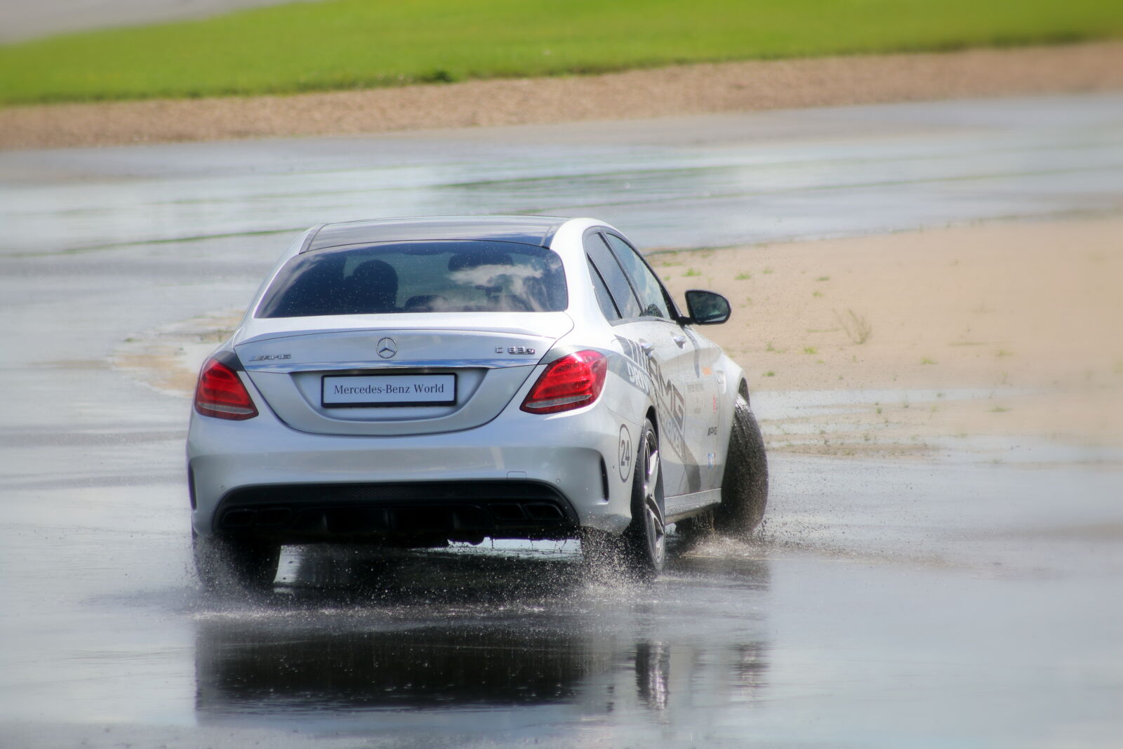 Canon EOS 70D sample photo. Mercedes, race, track, skidding photography