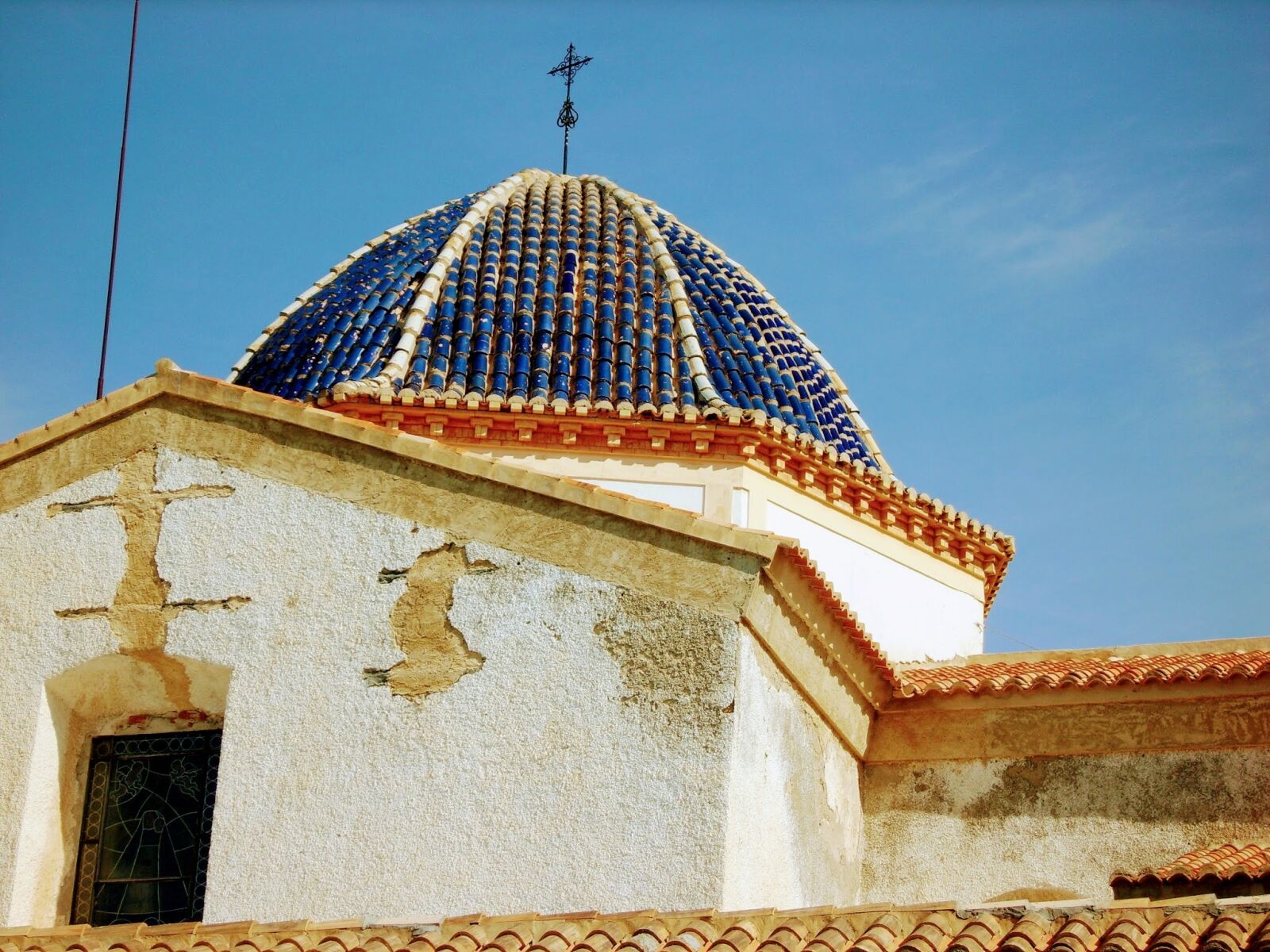 Samsung Digimax S830 / Kenox S830 sample photo. Church, benidorm, summer photography
