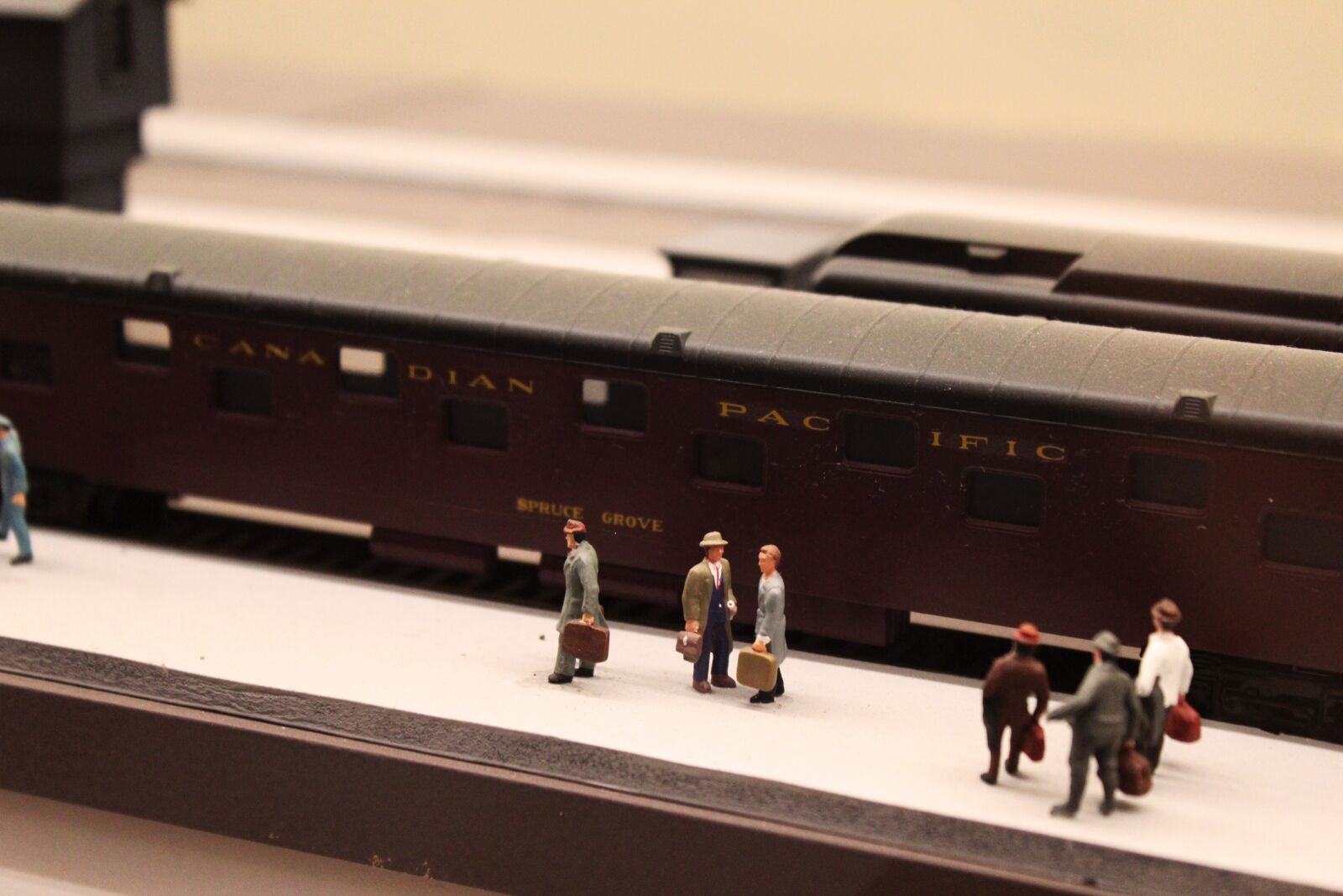 Canon EOS 1200D (EOS Rebel T5 / EOS Kiss X70 / EOS Hi) sample photo. Miniature, toy, small photography