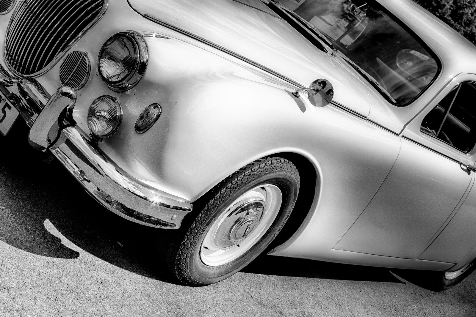 Canon EF-S 18-200mm F3.5-5.6 IS sample photo. Car, former, automobile photography