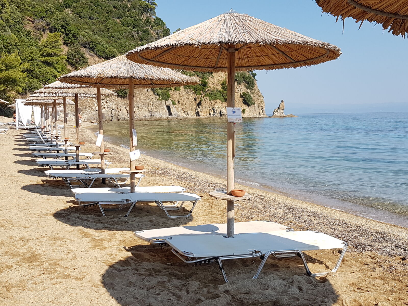 Samsung Galaxy S7 sample photo. Relax, sand, sea, umbrellas photography