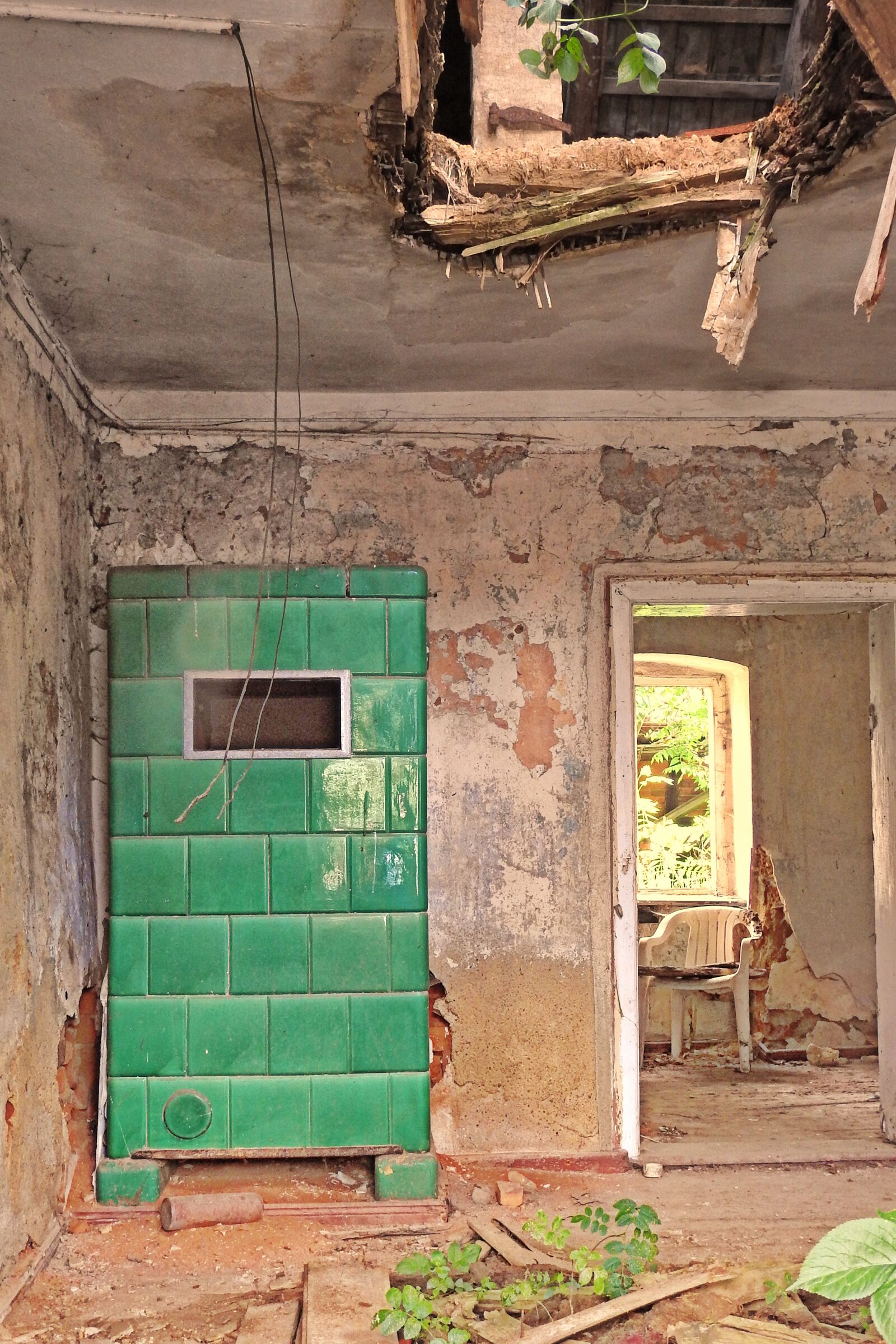 Nikon Coolpix P900 sample photo. Ruin, decay, abandoned photography