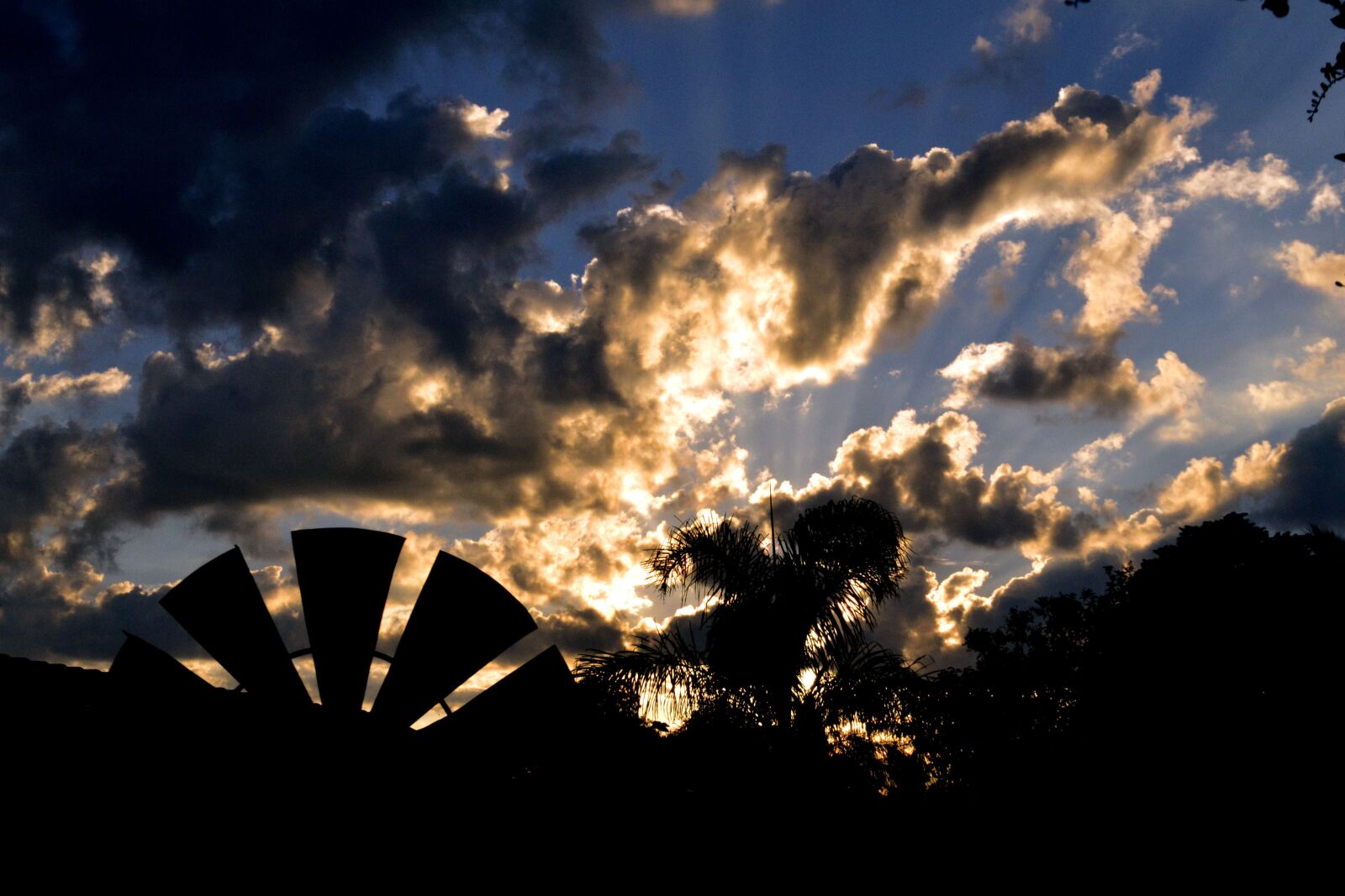 Nikon D3100 sample photo. Clouds, dramatic, nature photography