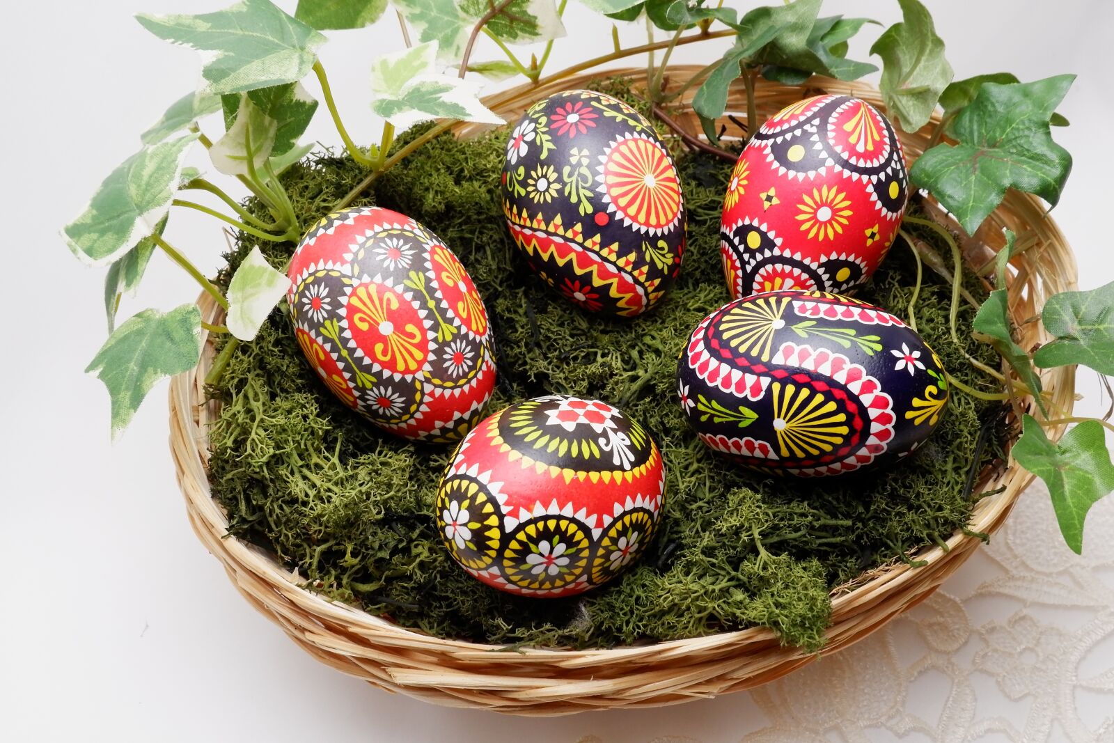 Fujifilm X-A10 sample photo. Osterkorb, easter decoration, basket photography