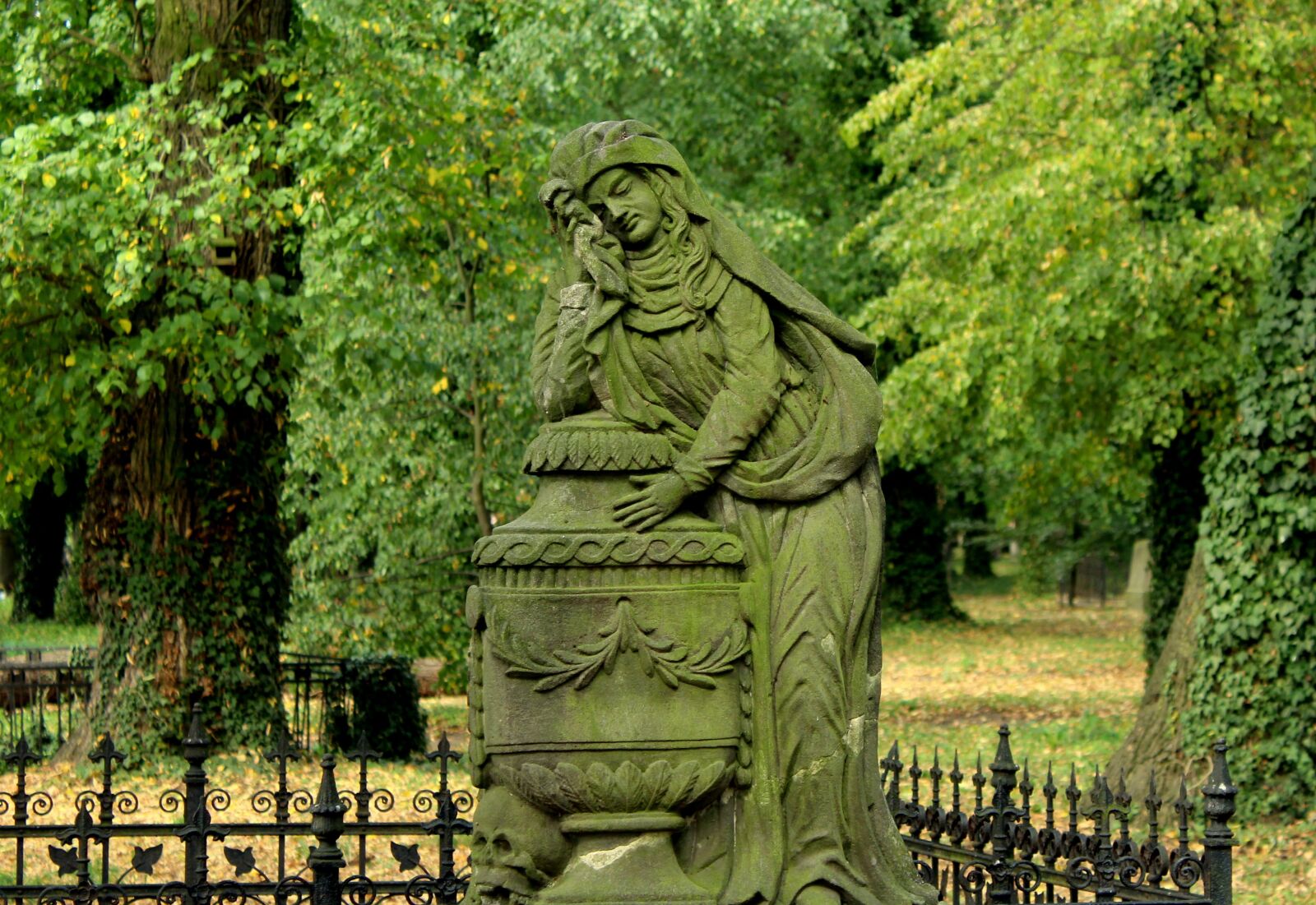 Canon EOS 1200D (EOS Rebel T5 / EOS Kiss X70 / EOS Hi) sample photo. Monument, figure, sculpture photography