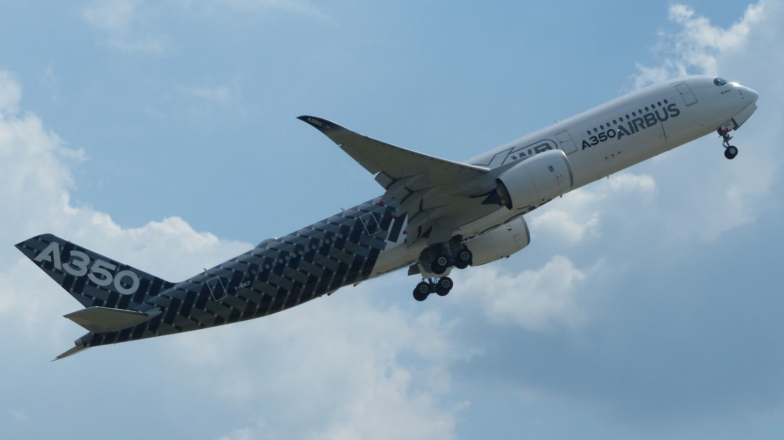 Panasonic Lumix DMC-FZ200 sample photo. Aircraft, airbus, berlin photography