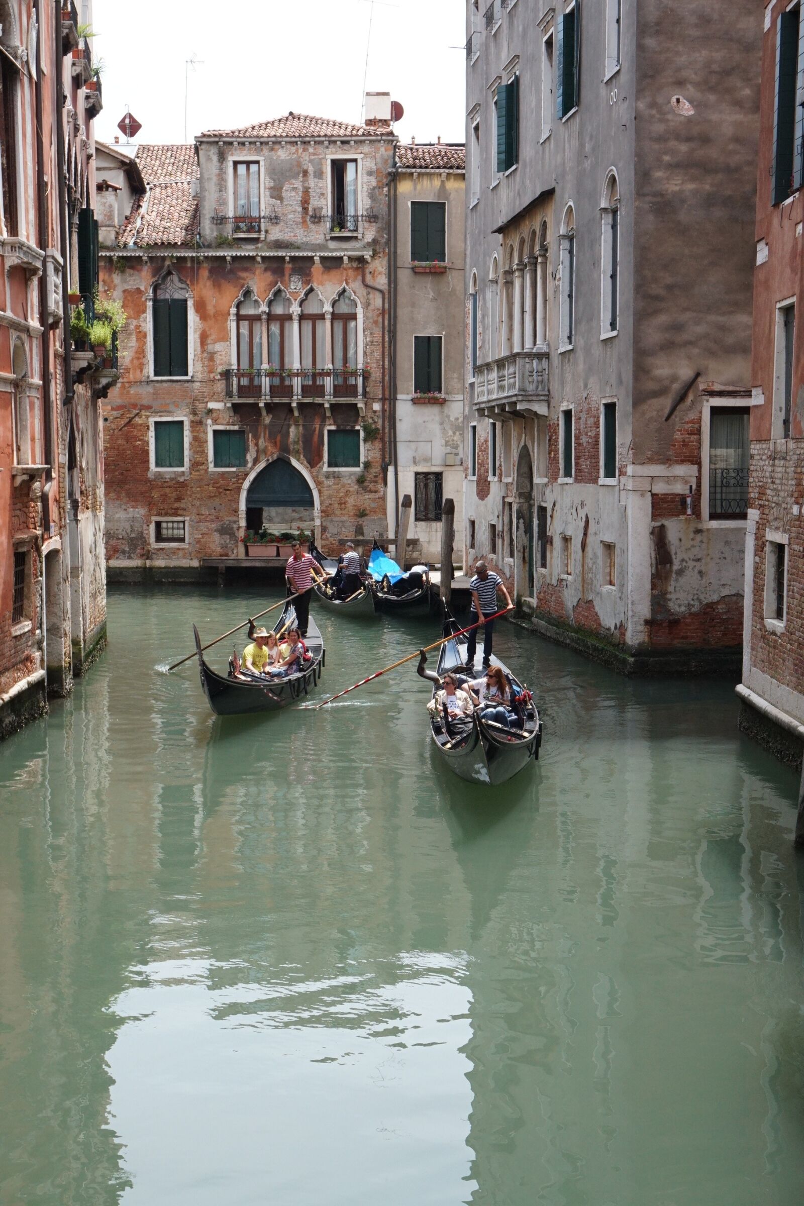 Sony Alpha a5000 (ILCE 5000) sample photo. Gondola, venice, architecture photography