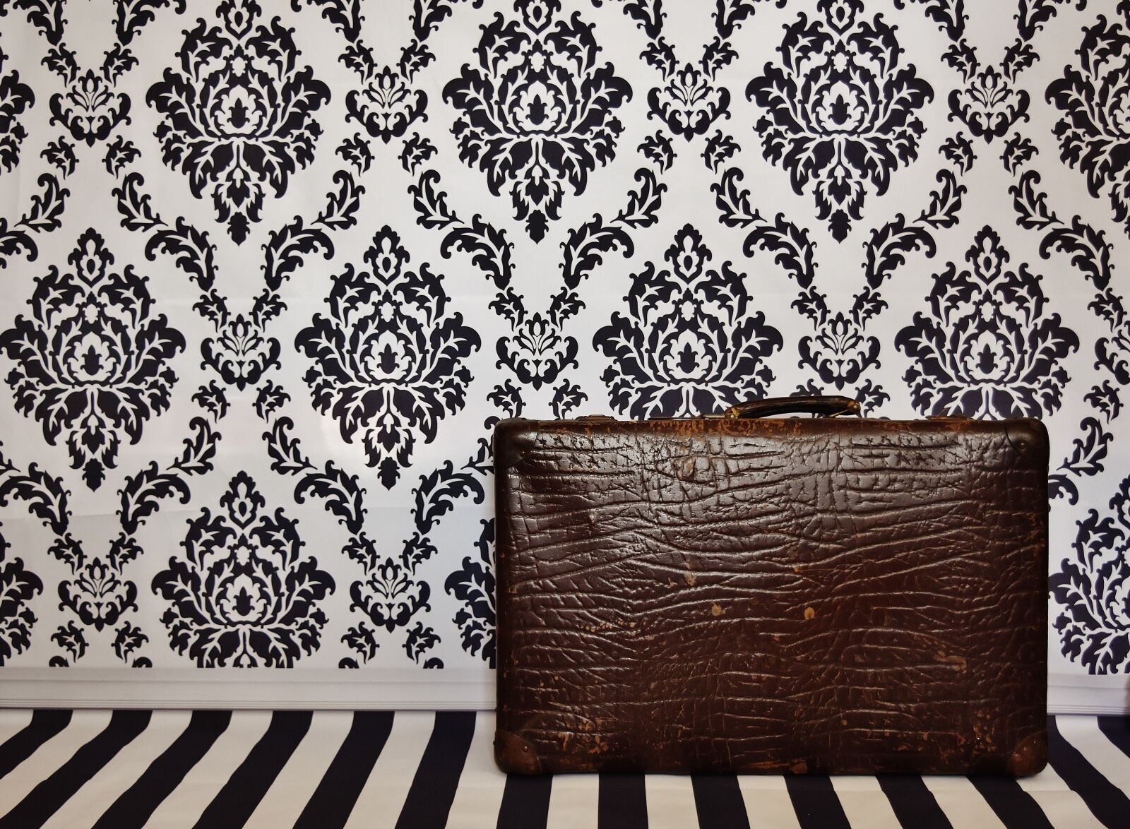 Nikon D7200 sample photo. Junk, luggage, antique photography