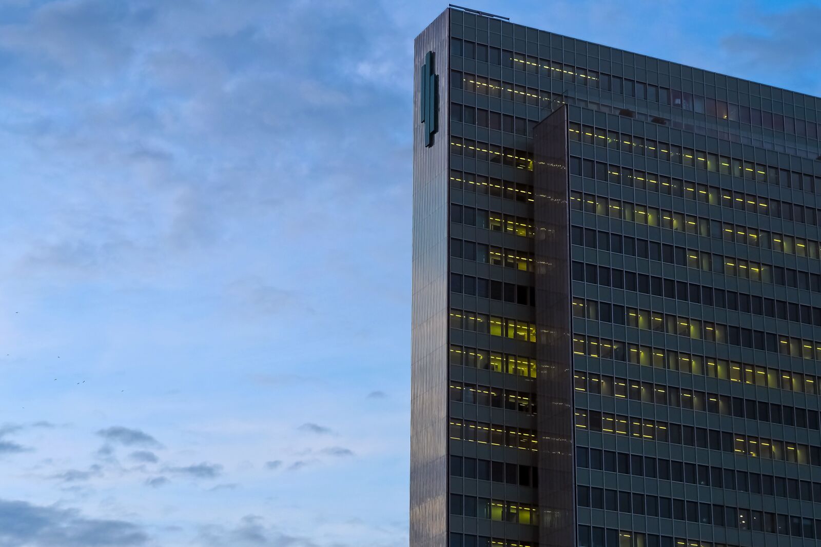 Olympus OM-D E-M10 sample photo. Architecture, skyscraper, skyline photography